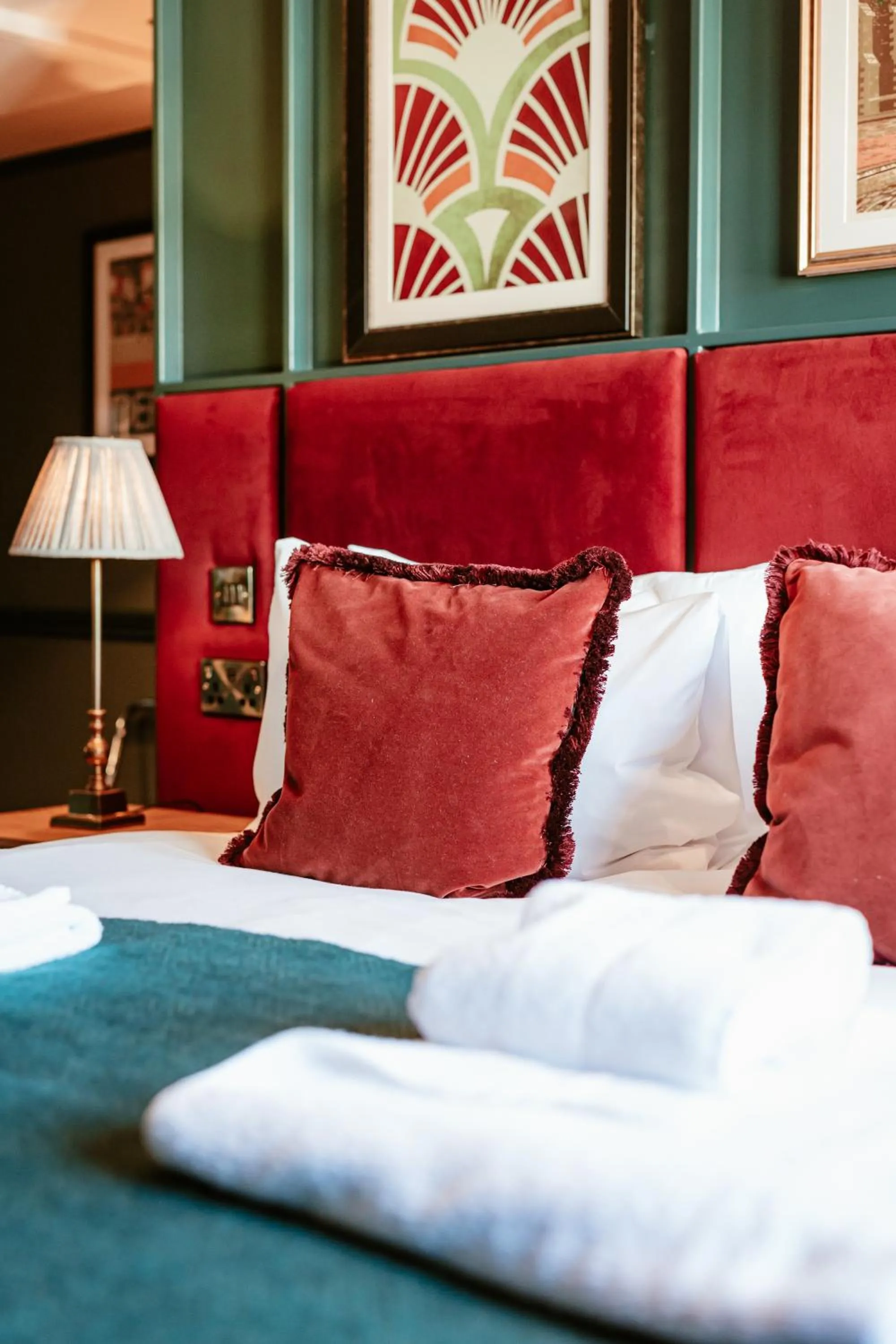 Bed in Hand & Flower