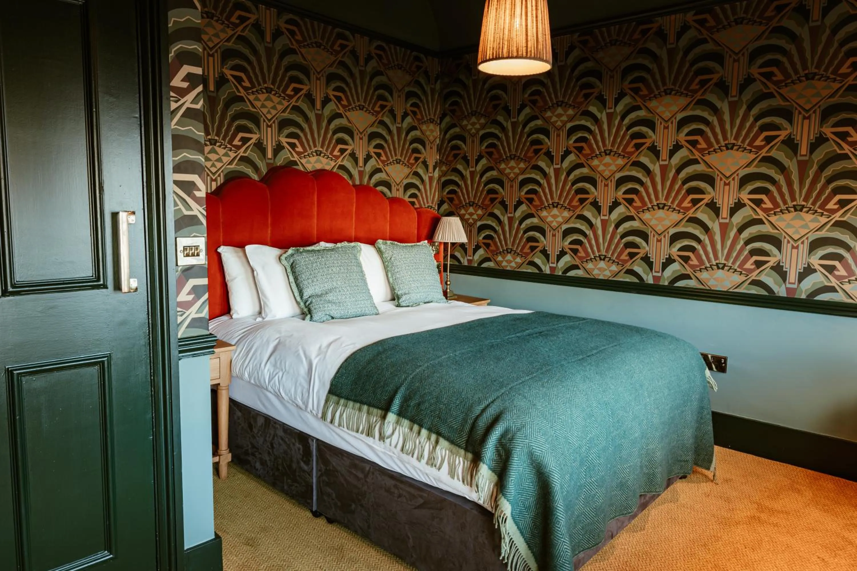 Bed in Hand & Flower