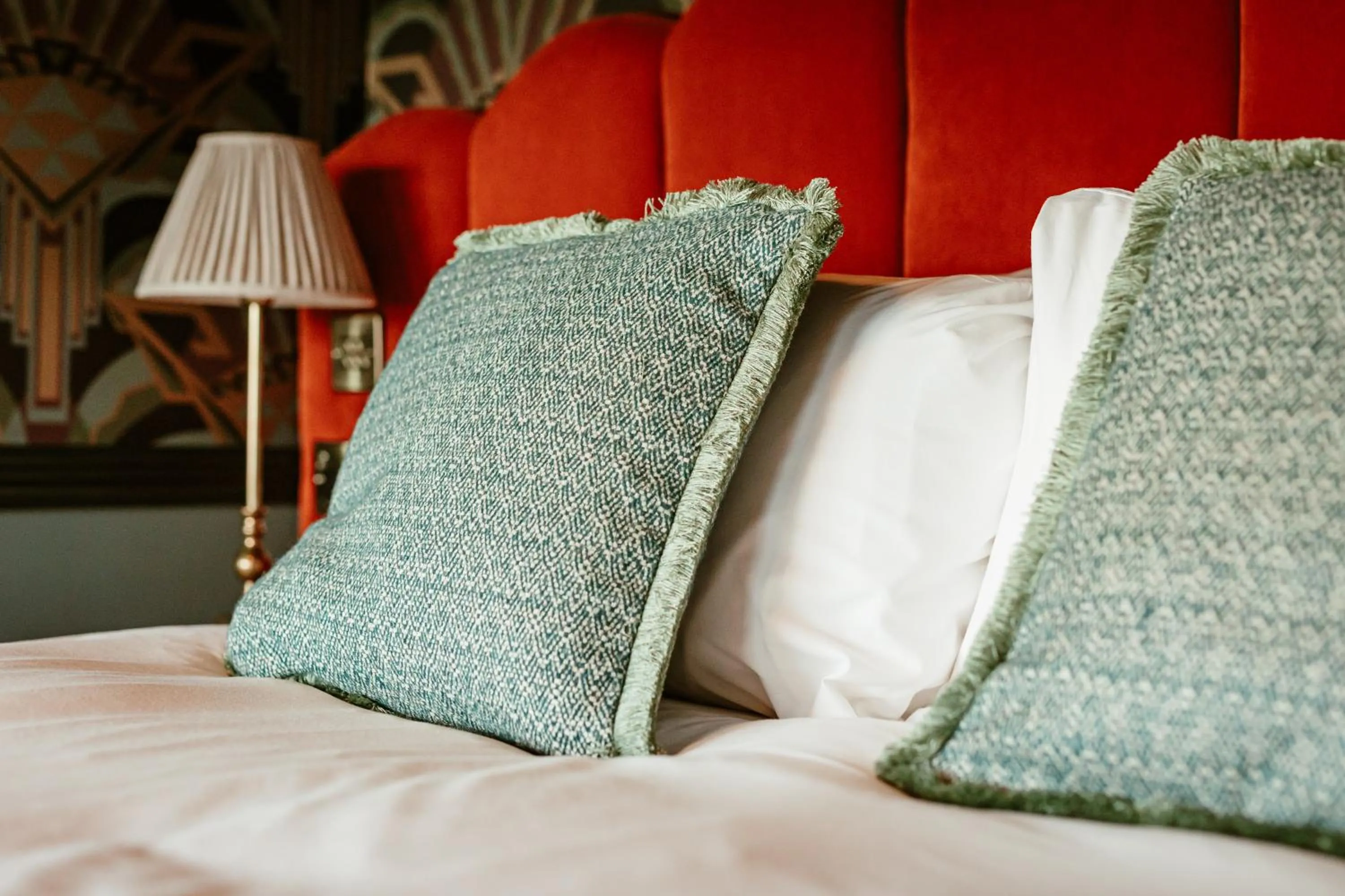 Bed in Hand & Flower