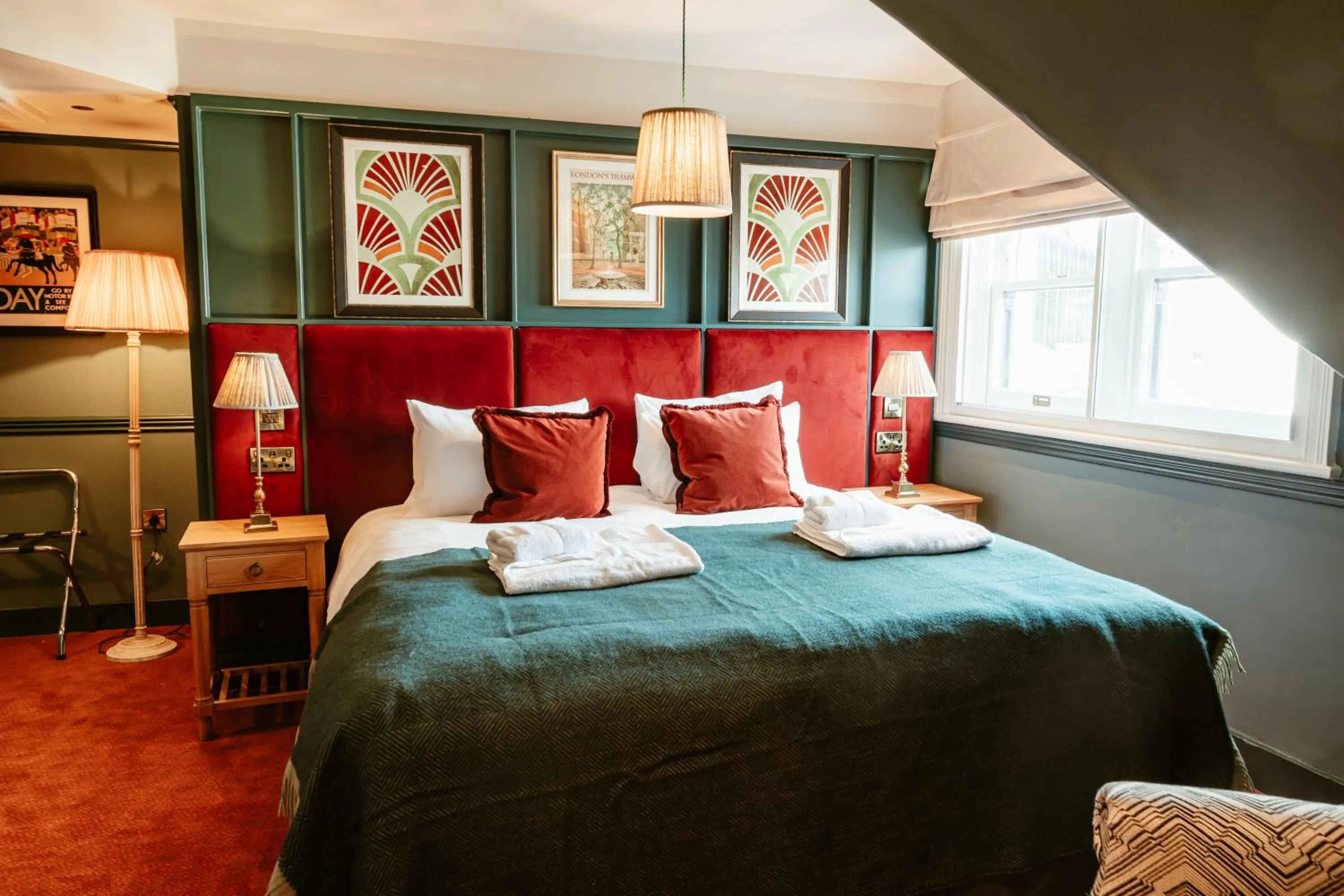 Bed in Hand & Flower