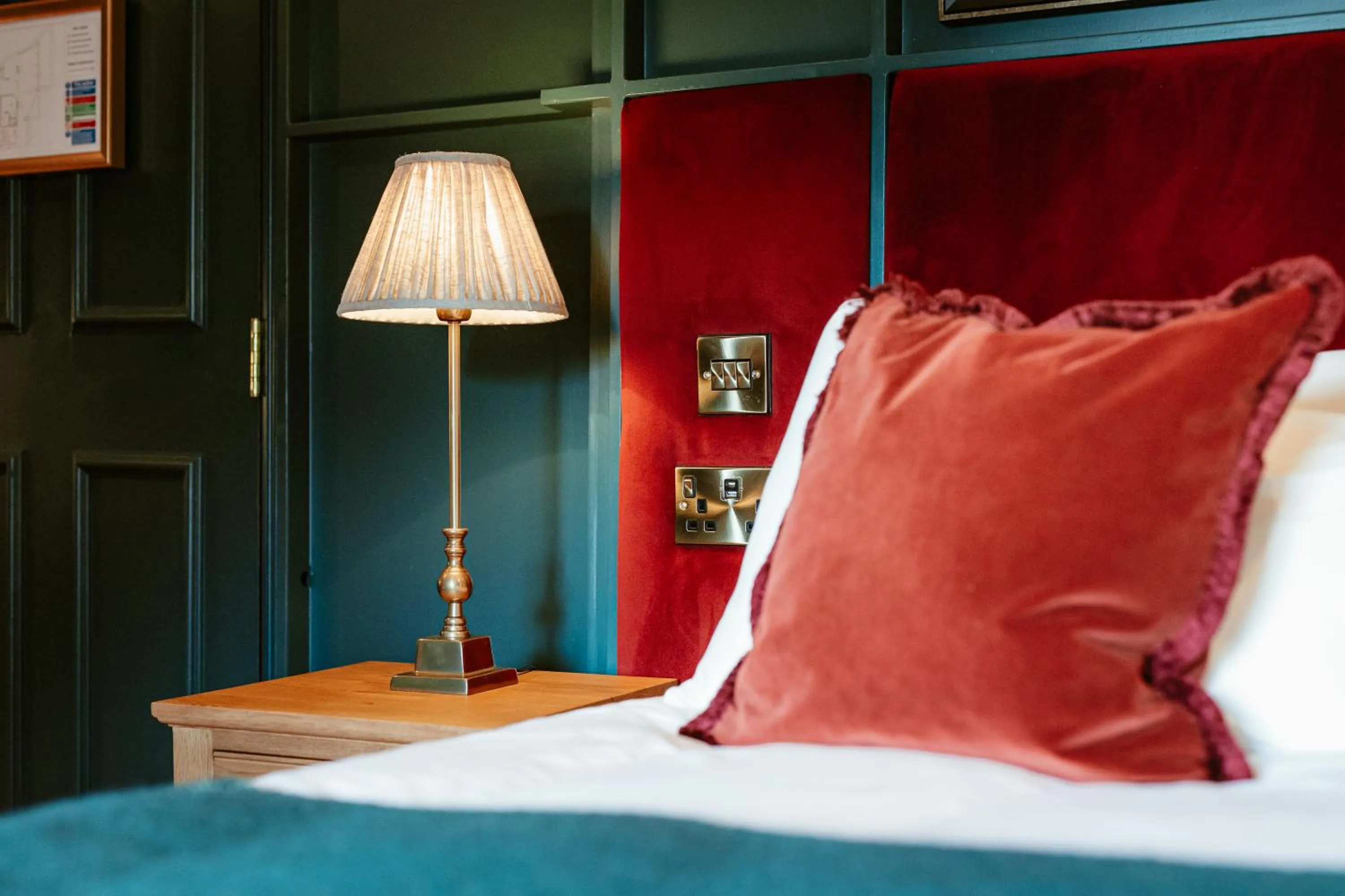 Bed in Hand & Flower