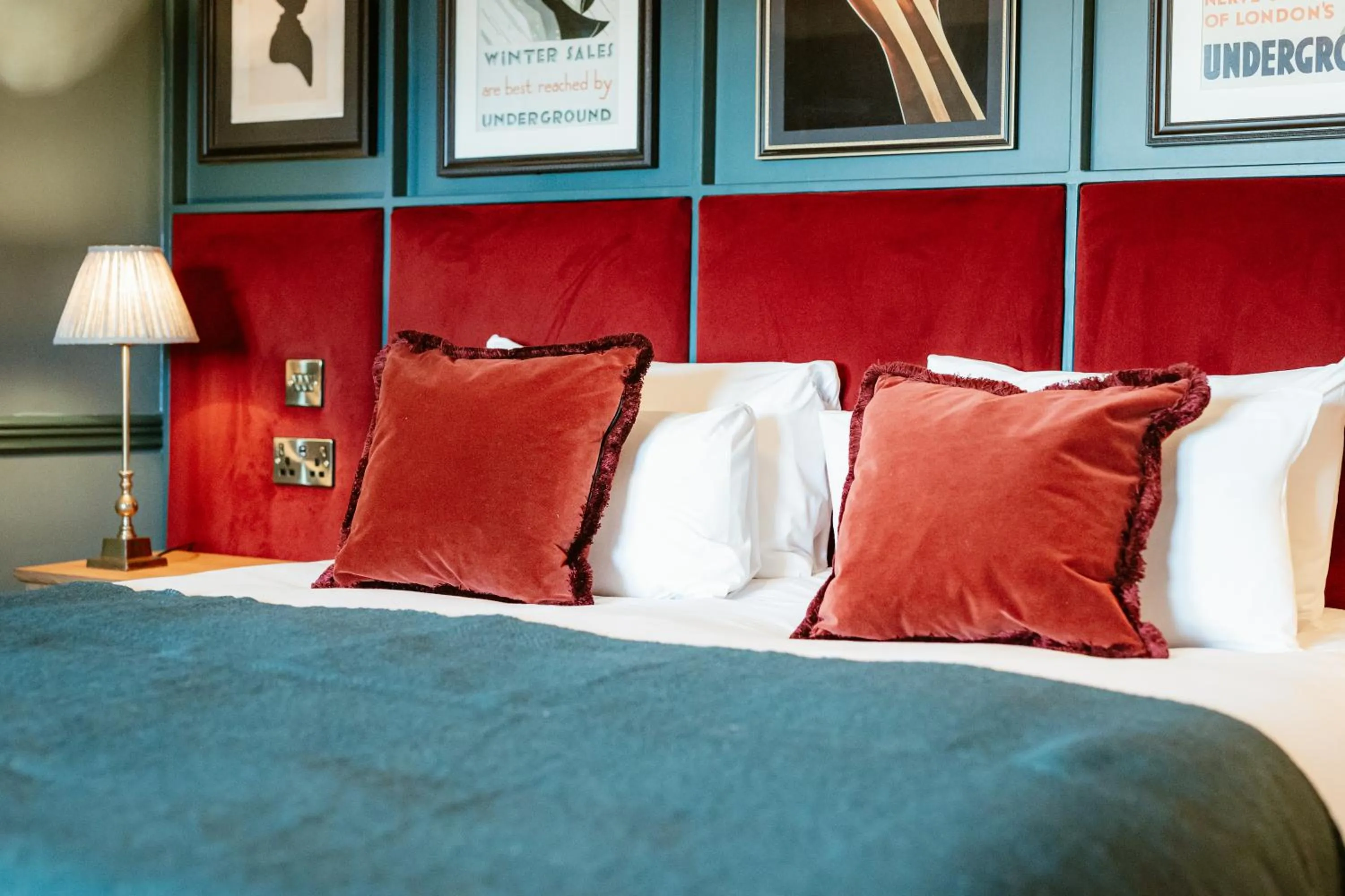 Bed in Hand & Flower