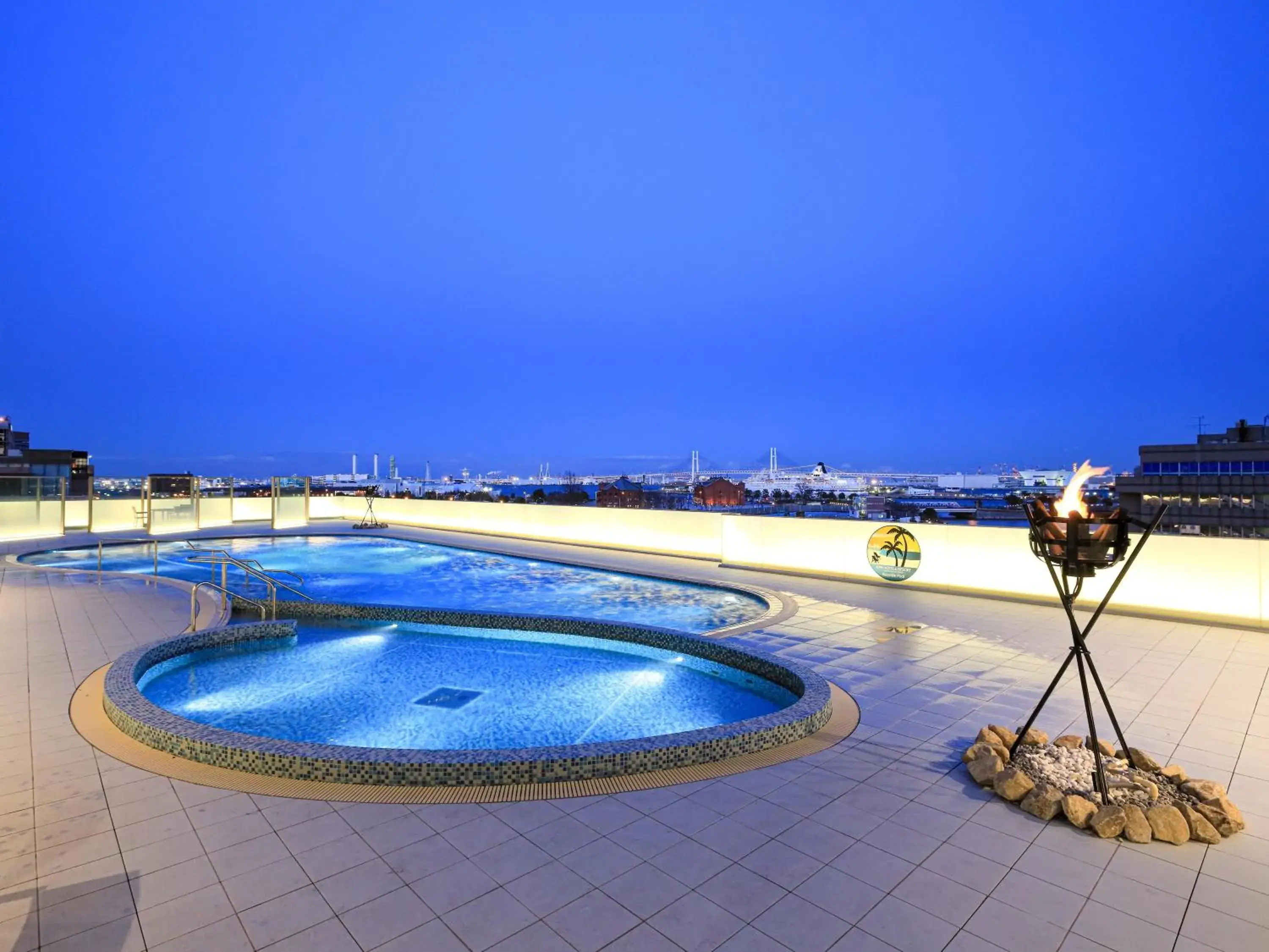 Swimming pool in APA Hotel & Resort Yokohama Bay Tower Swimming pool in APA Hotel & Resort Yokohama Bay Tower