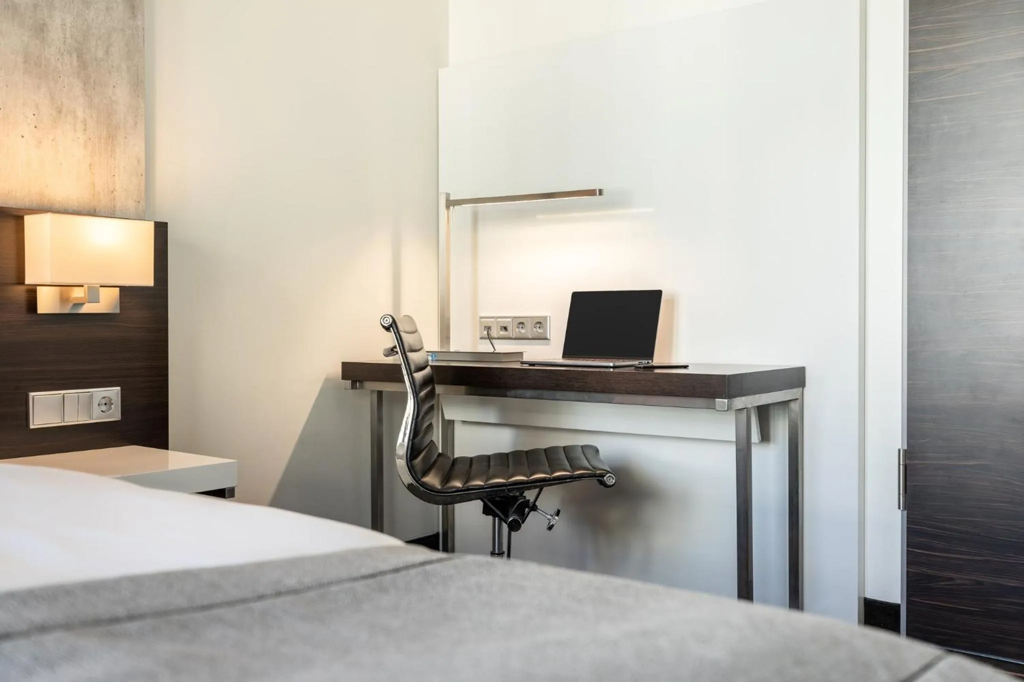 Photo of the whole room, Bed in Garner Hotel Berlin - Mitte by IHG