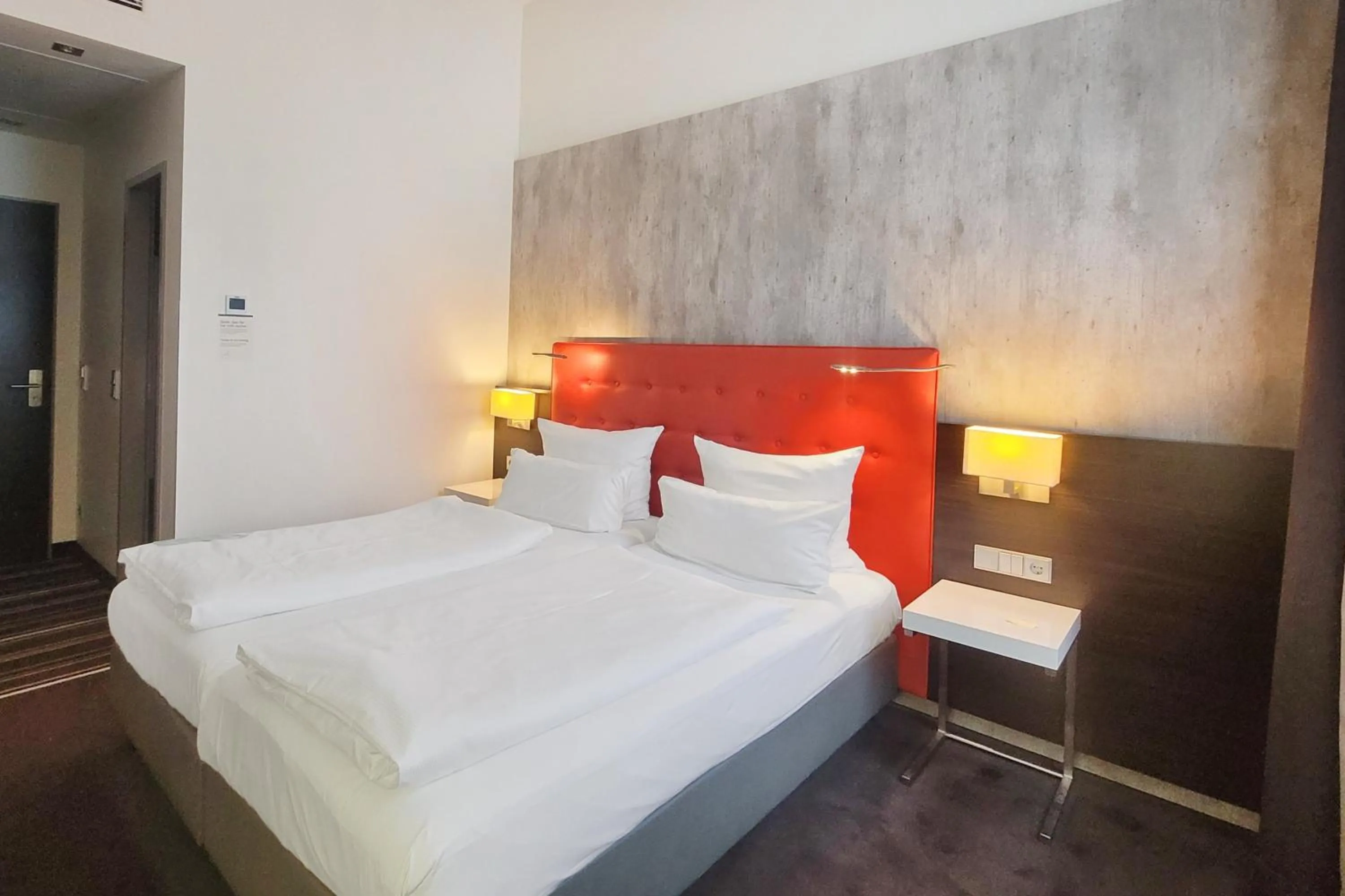 Photo of the whole room, Bed in Garner Hotel Berlin - Mitte by IHG