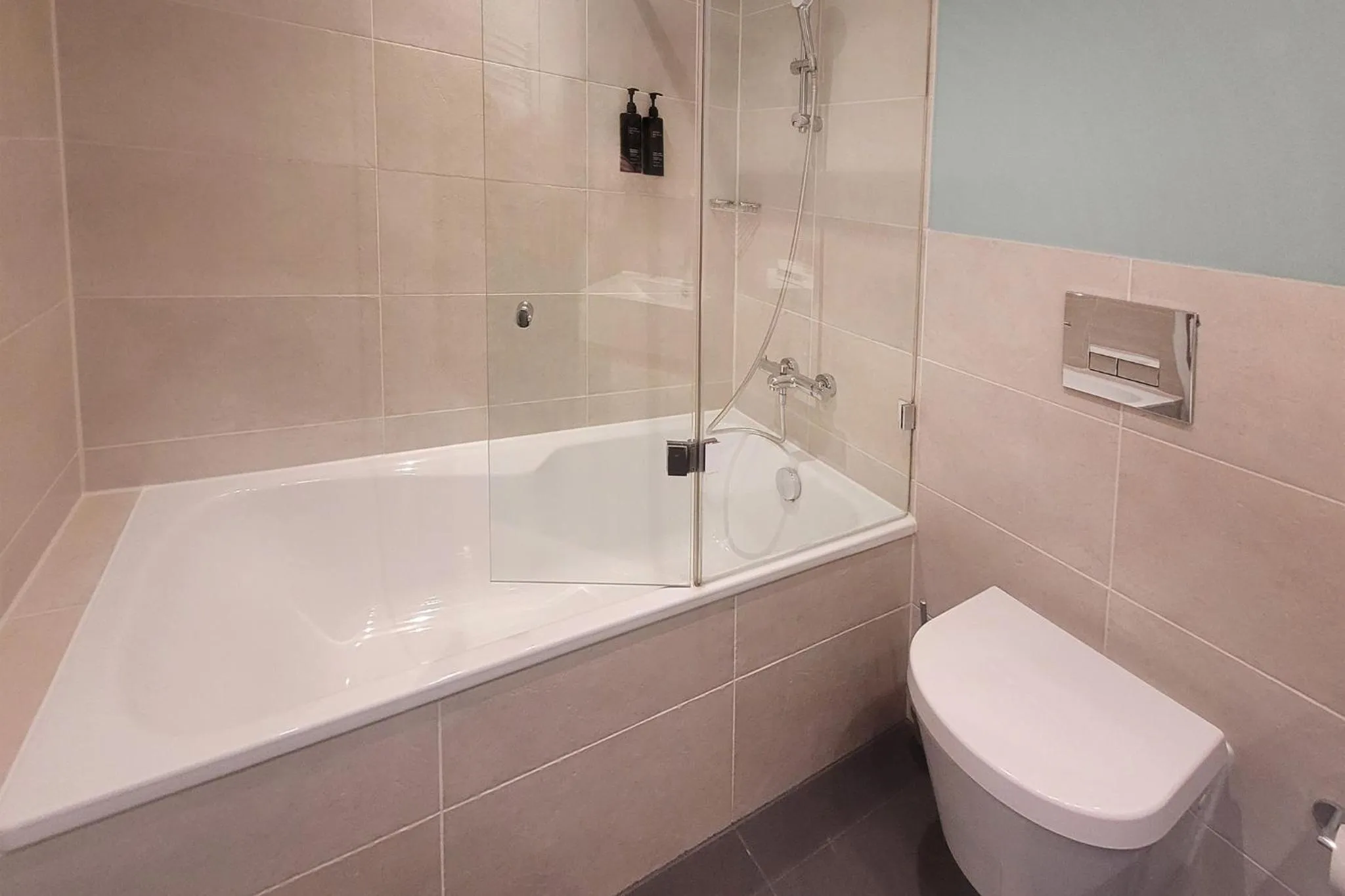 Bathroom in Garner Hotel Berlin - Mitte by IHG