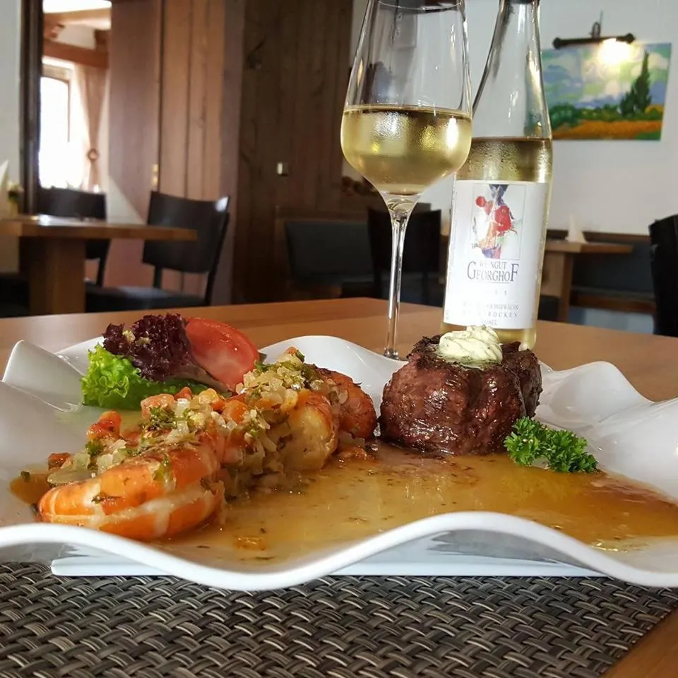 Restaurant/places to eat in Hotel Weinhaus Weis