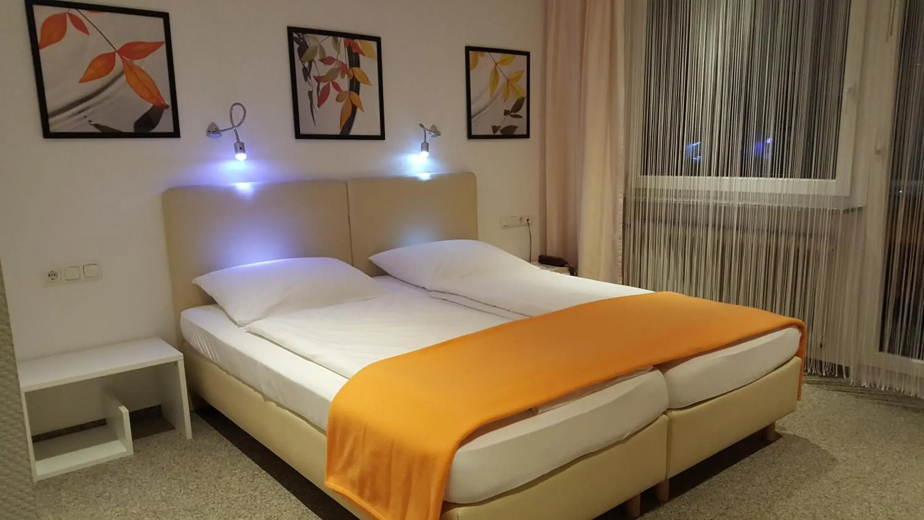 Double Room - single occupancy in Hotel Weinhaus Weis Double Room - single occupancy in Hotel Weinhaus Weis