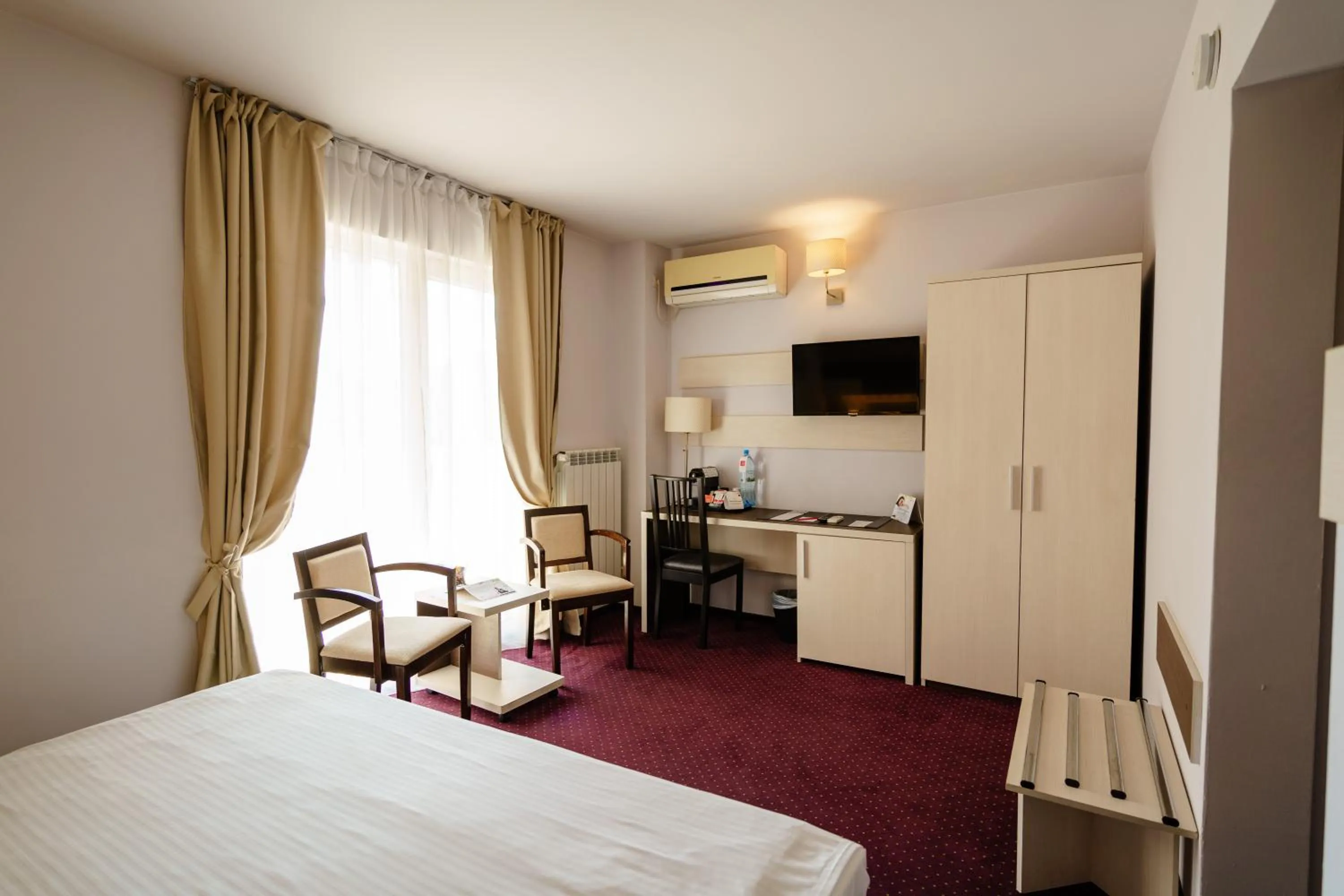 Seating area, Bed in Bacolux Afrodita, Herculane