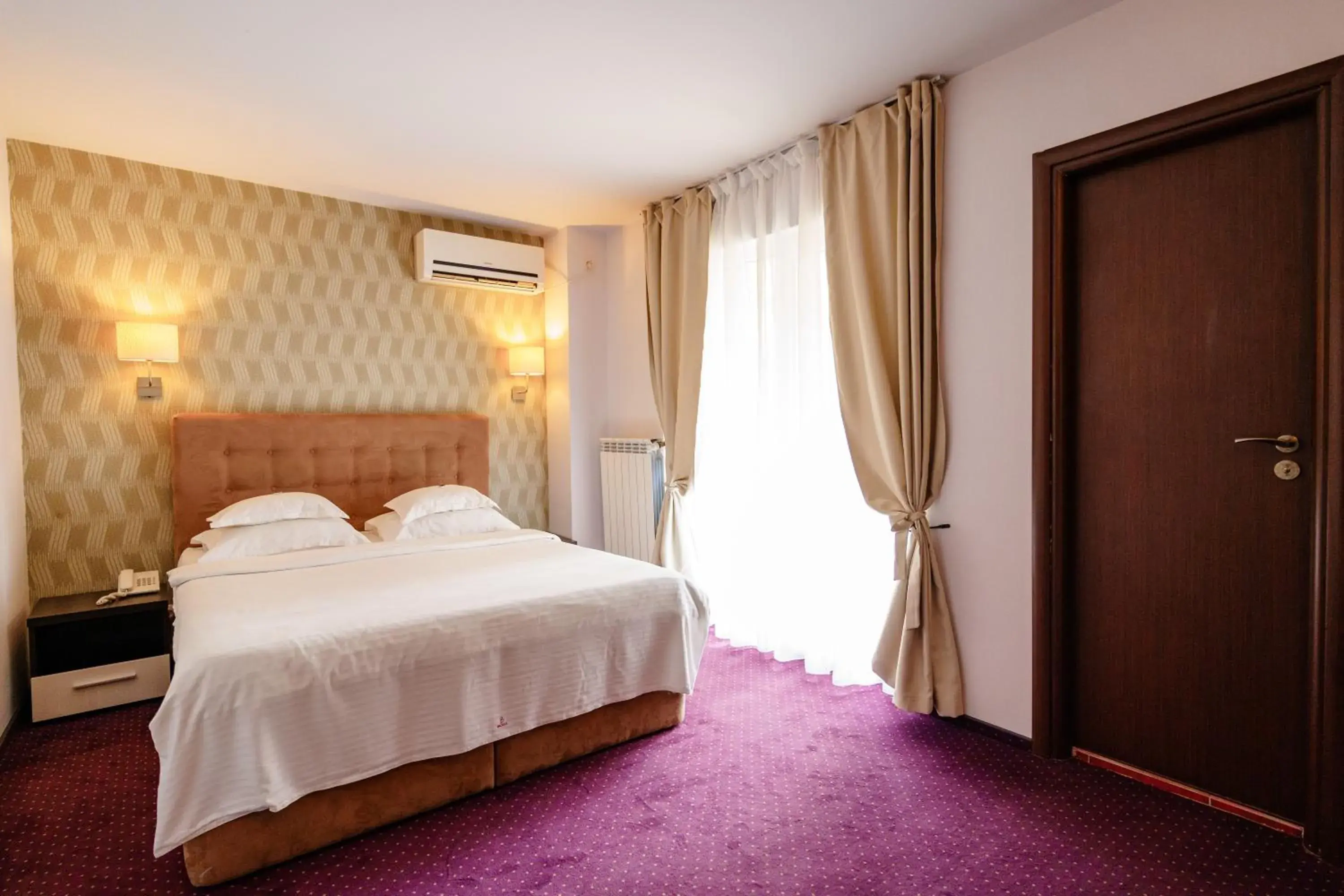 Bedroom, Bed in Bacolux Afrodita, Herculane Bedroom, Bed in Bacolux Afrodita, Herculane