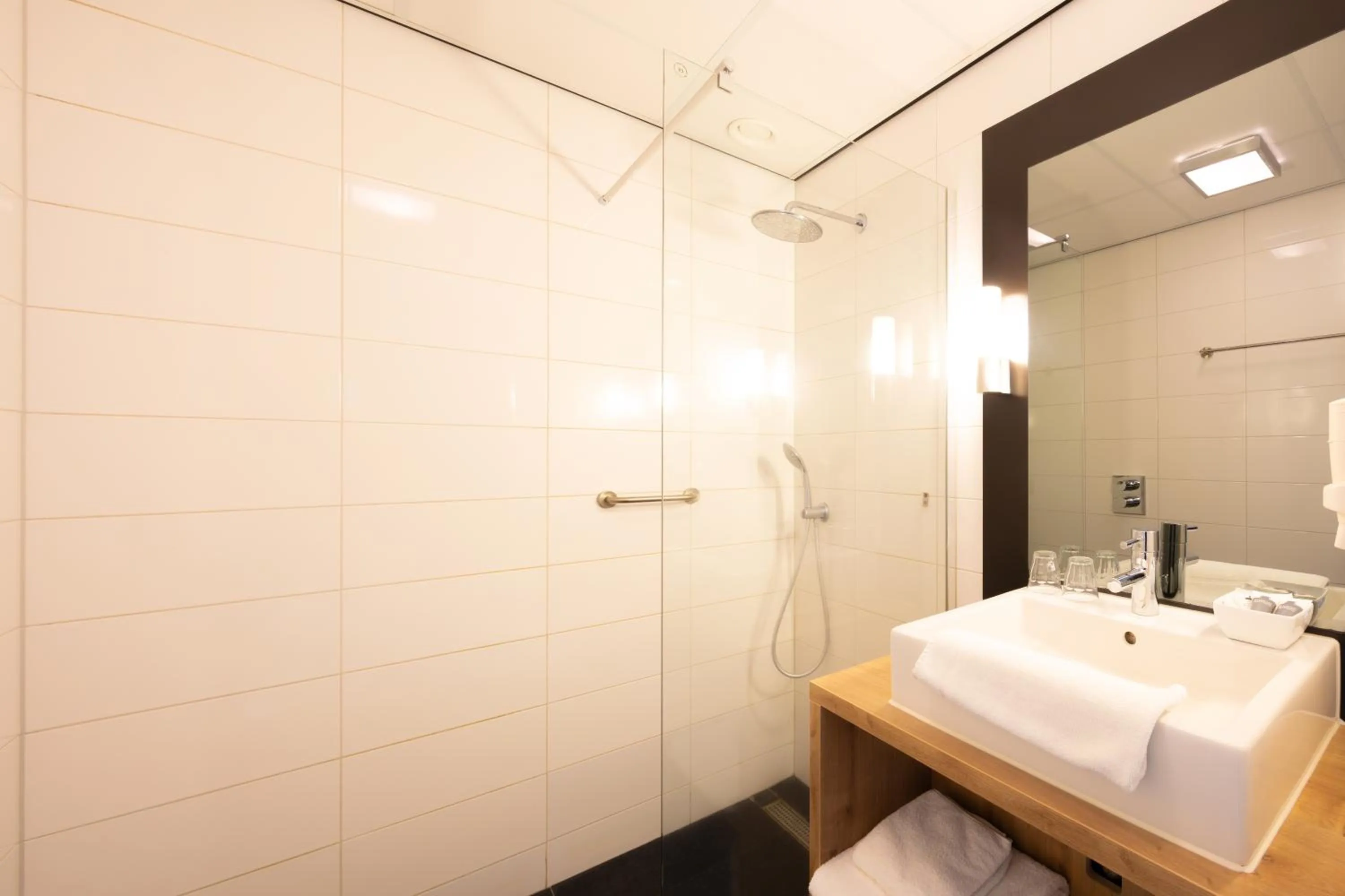 Shower in Best Western Plus Hotel Restaurant Aduard