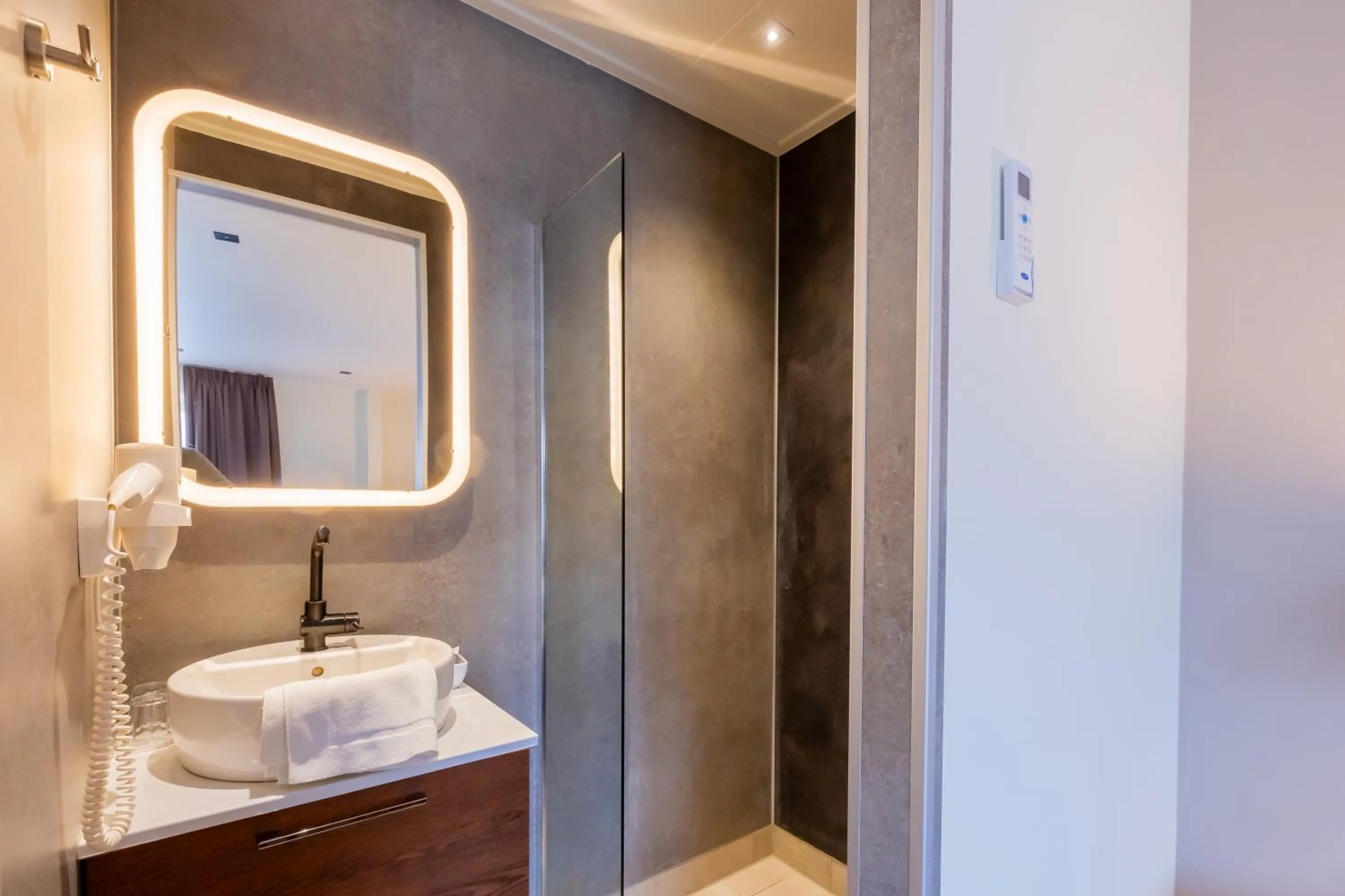 Bathroom in Best Western Plus Hotel Restaurant Aduard