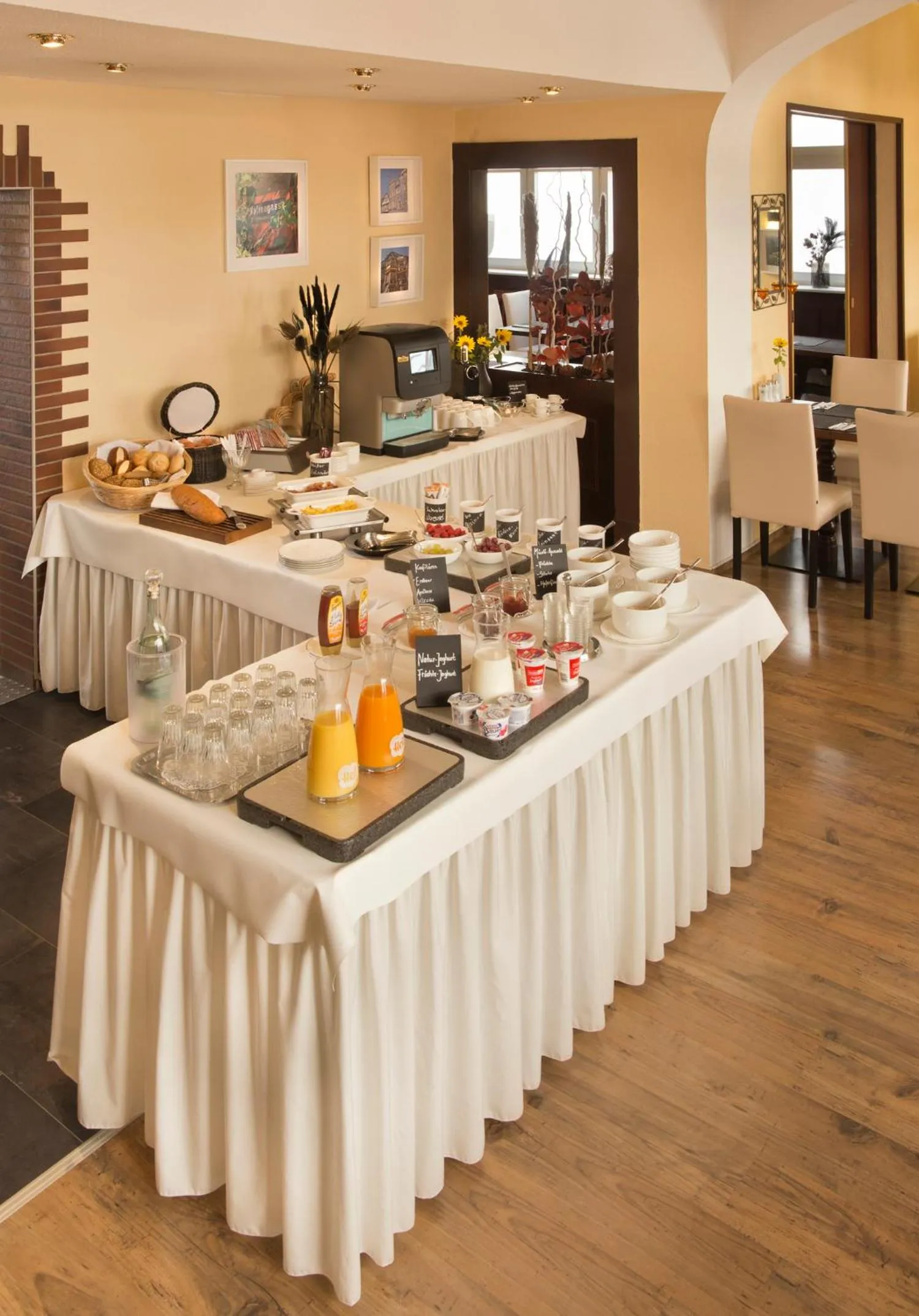 Breakfast in Hotel Goldenes Lamm