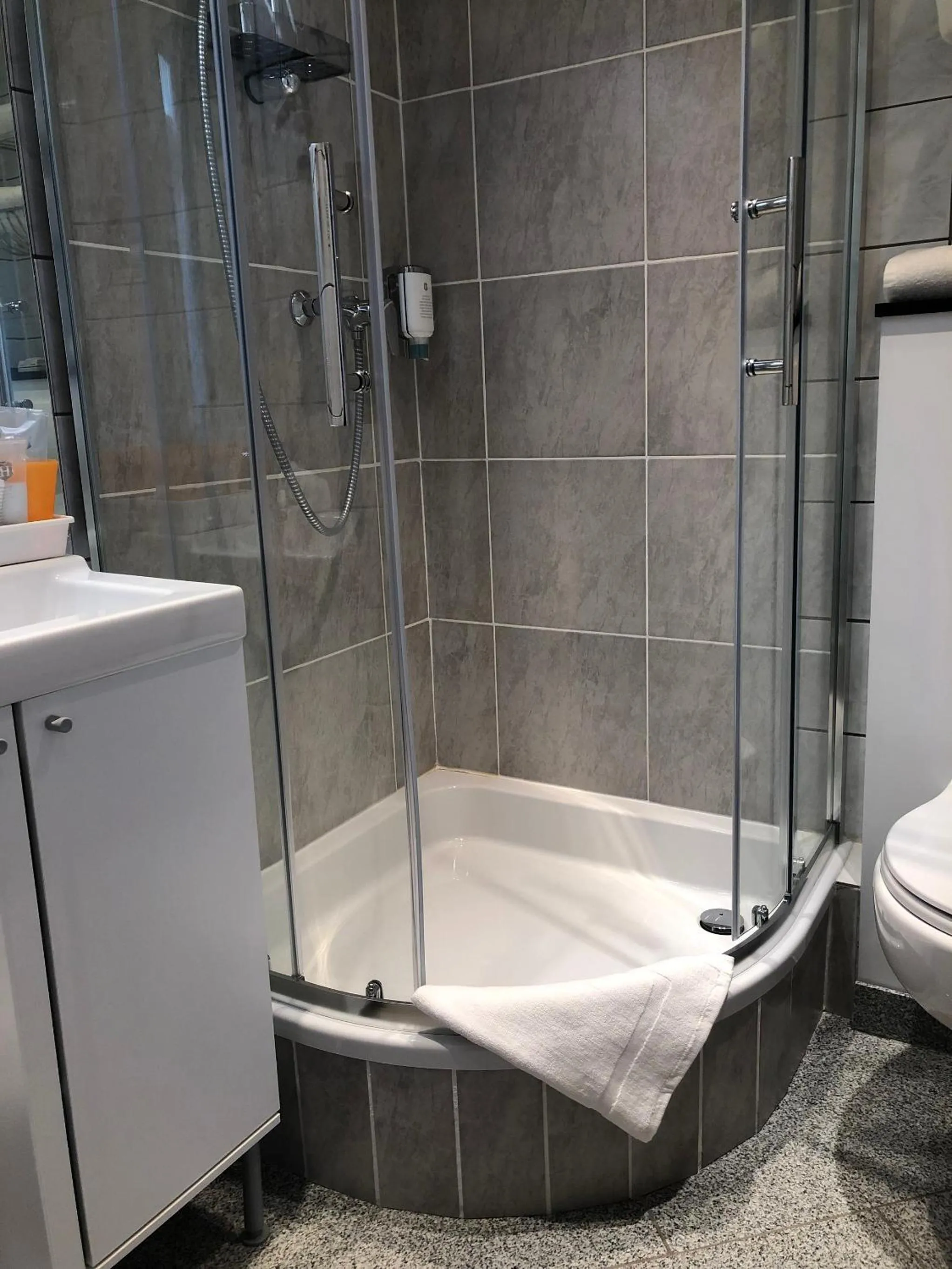 Bathroom in Hotel Goldenes Lamm