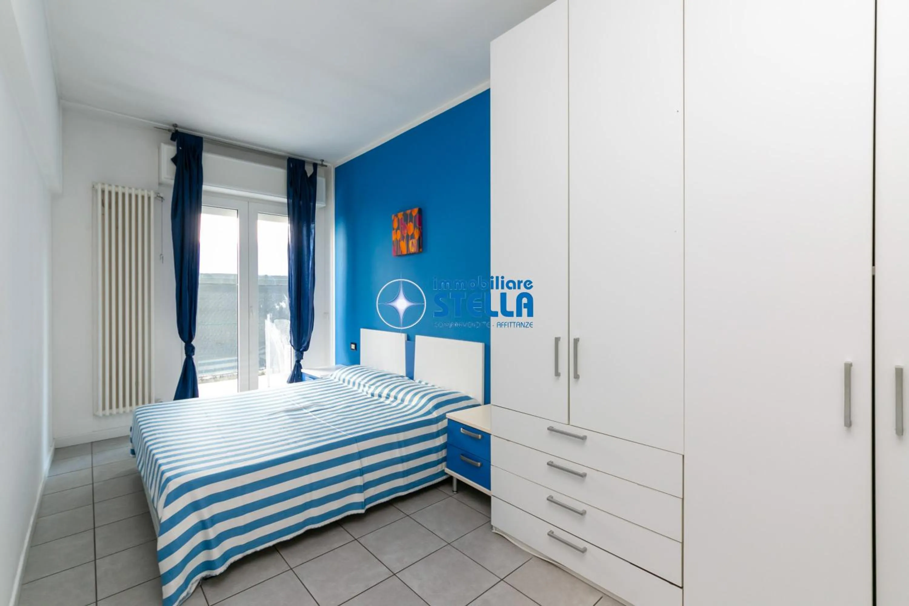 wardrobe, Bed in Condominio Milan