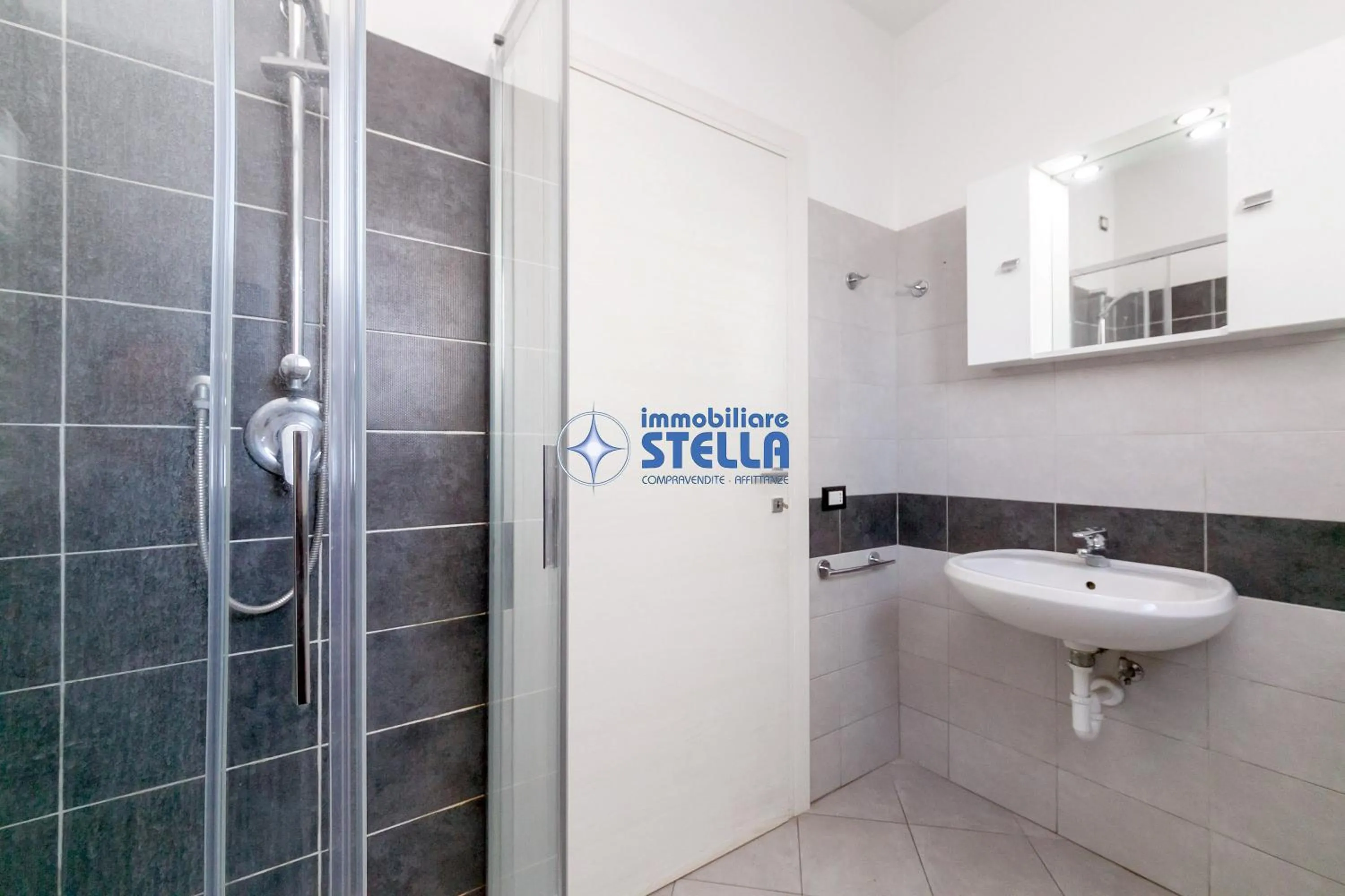 Shower in Condominio Milan