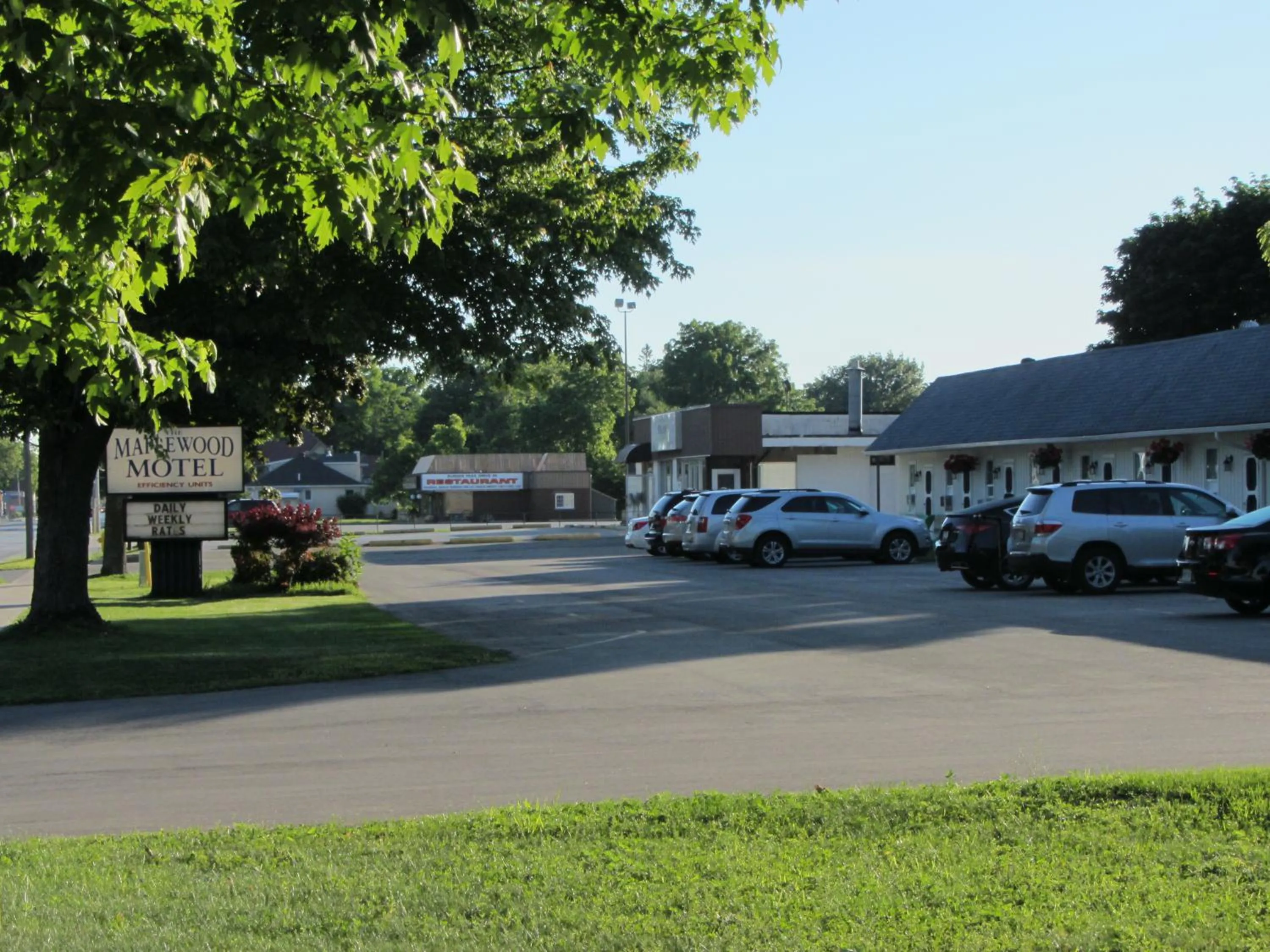 Day, Property Building in The Maplewood Motel