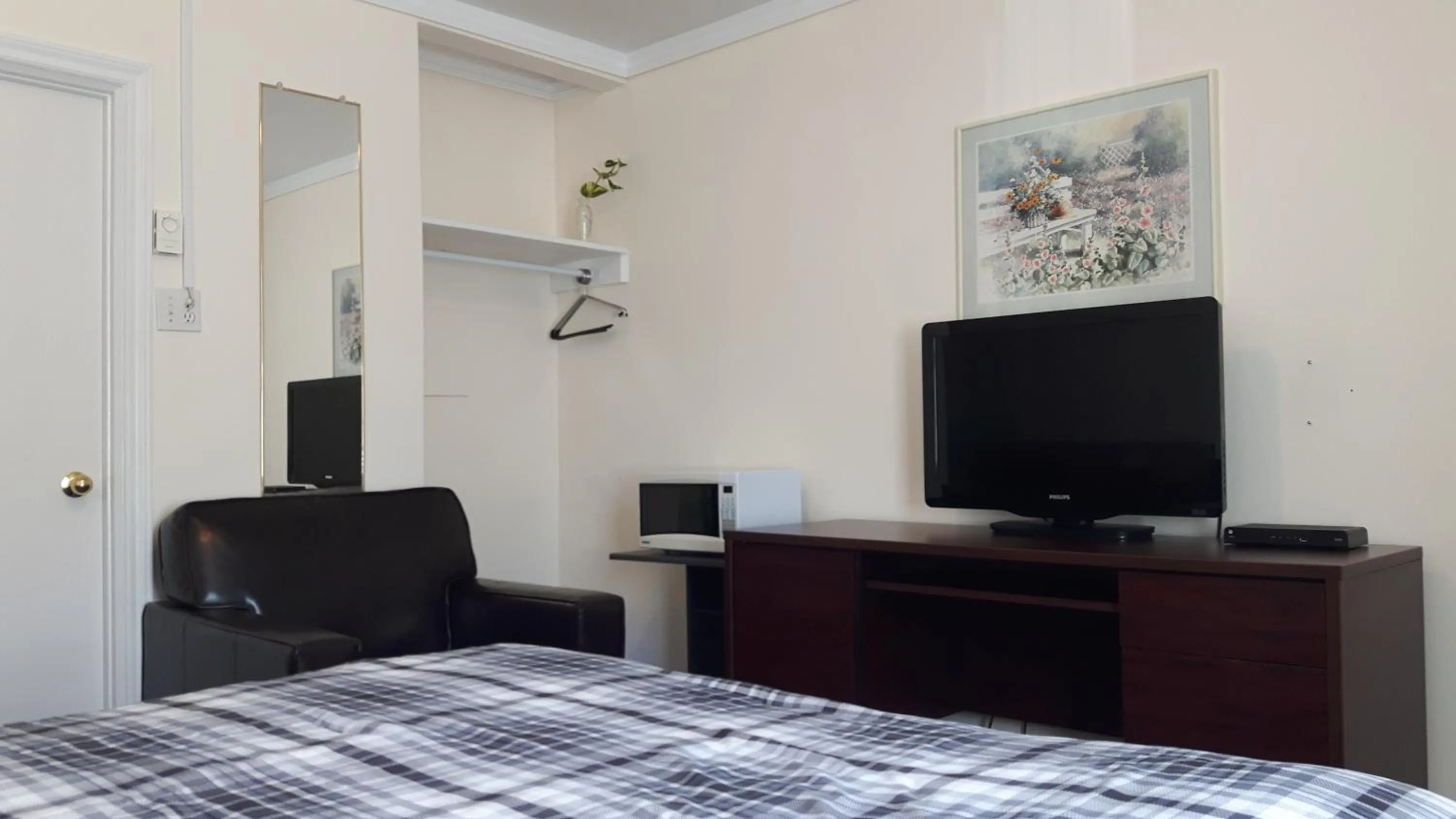 Photo of the whole room, TV/Entertainment Center in The Maplewood Motel