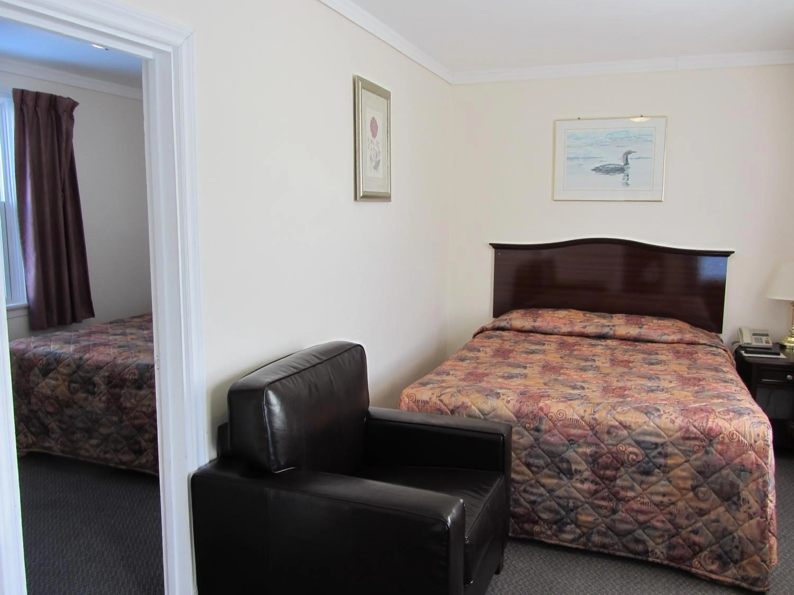 Bed in The Maplewood Motel