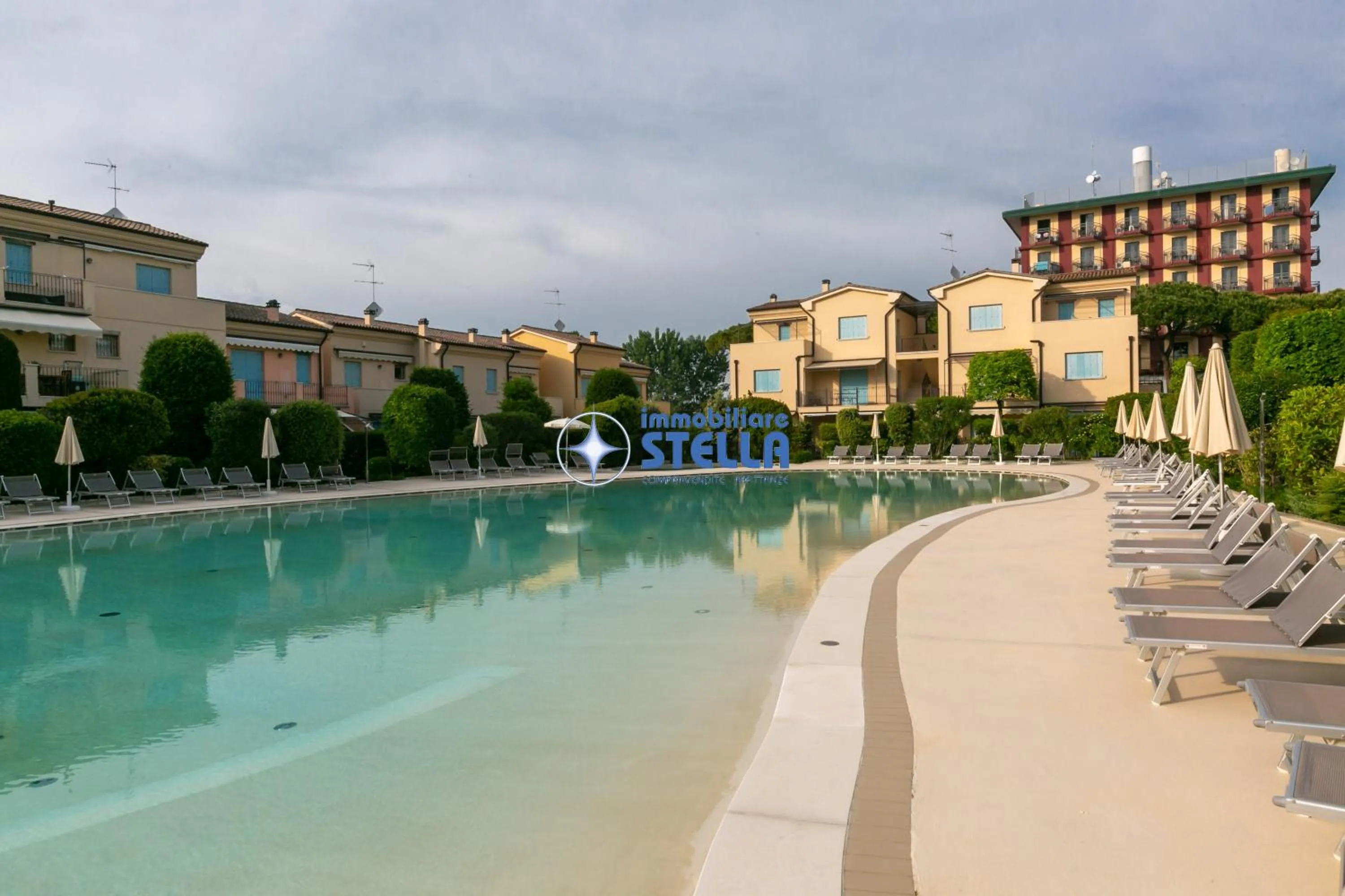 Swimming pool in Residence Borgo dei Fiori