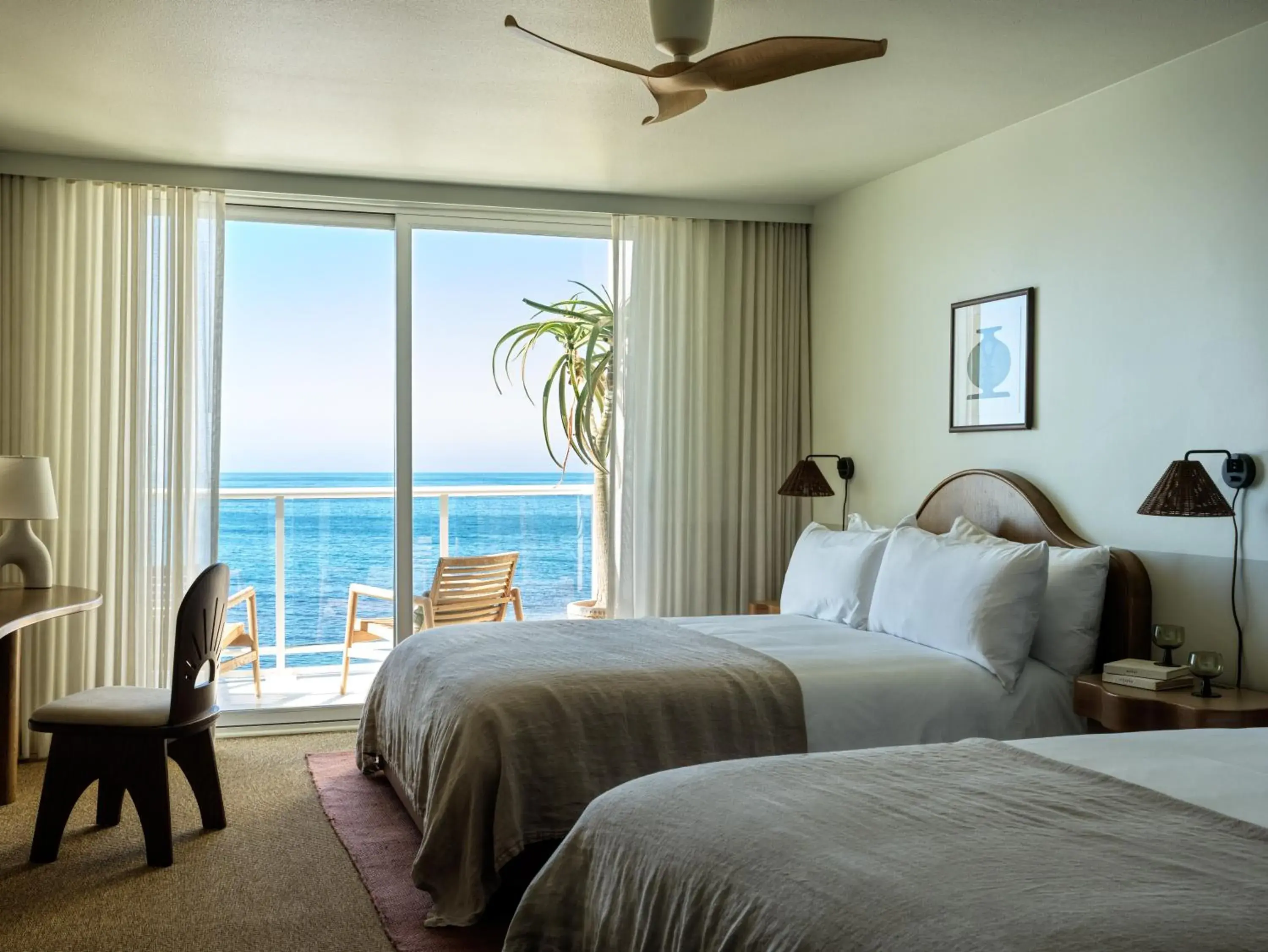 Ocean View 2 Queens Balcony in Casa Loma Beach Hotel Ocean View 2 Queens Balcony in Casa Loma Beach Hotel