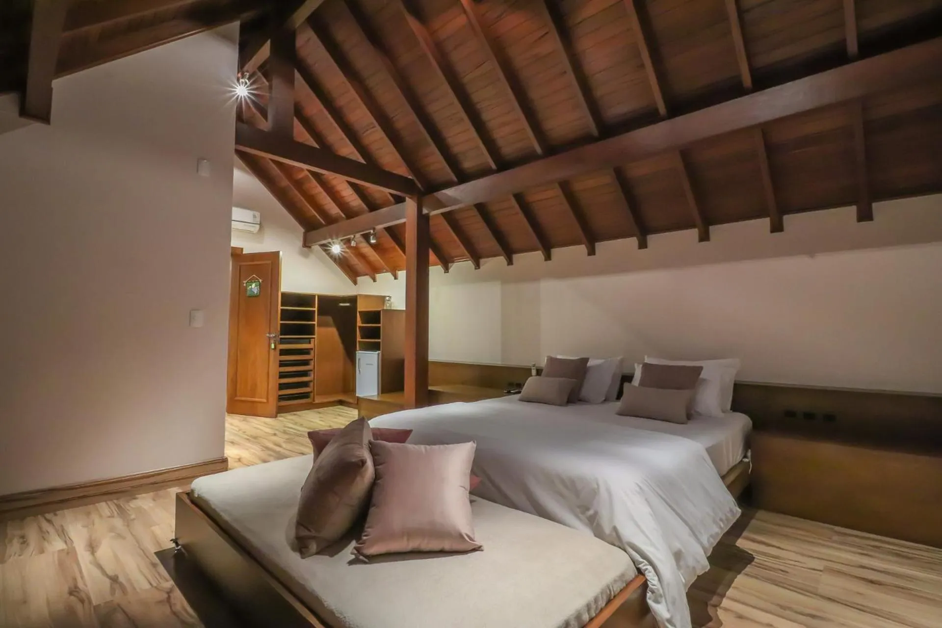 Photo of the whole room, Bed in Pousada Ares da Serra - Centro