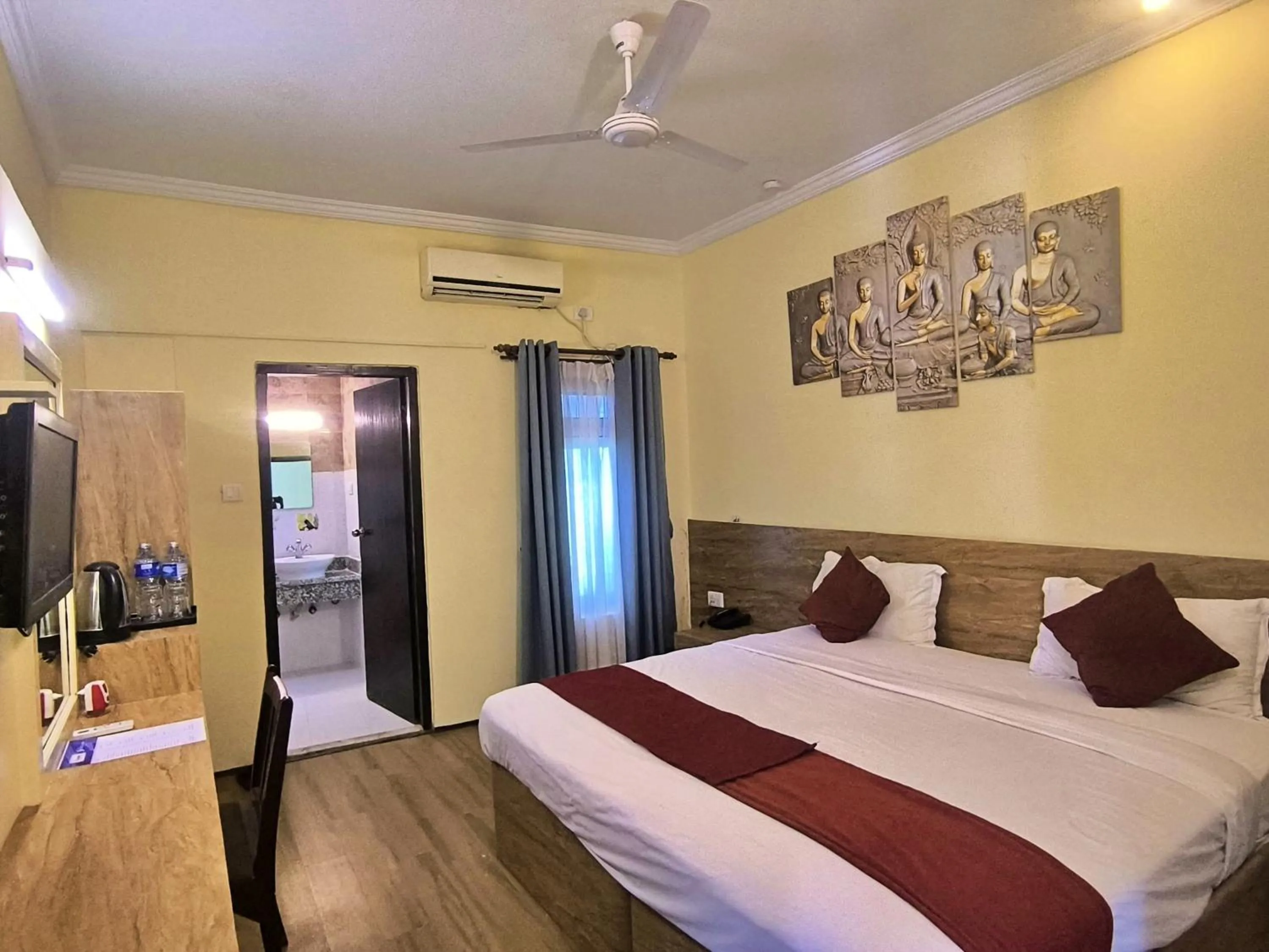 Bed in Hotel Peaceland Lumbini