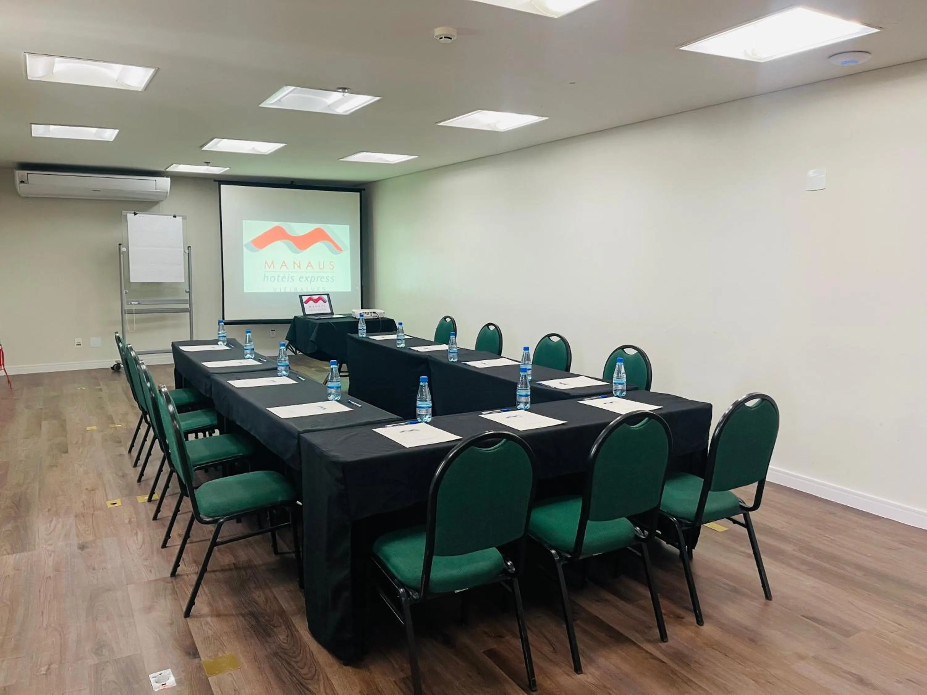 Meeting/conference room in Express Vieiralves