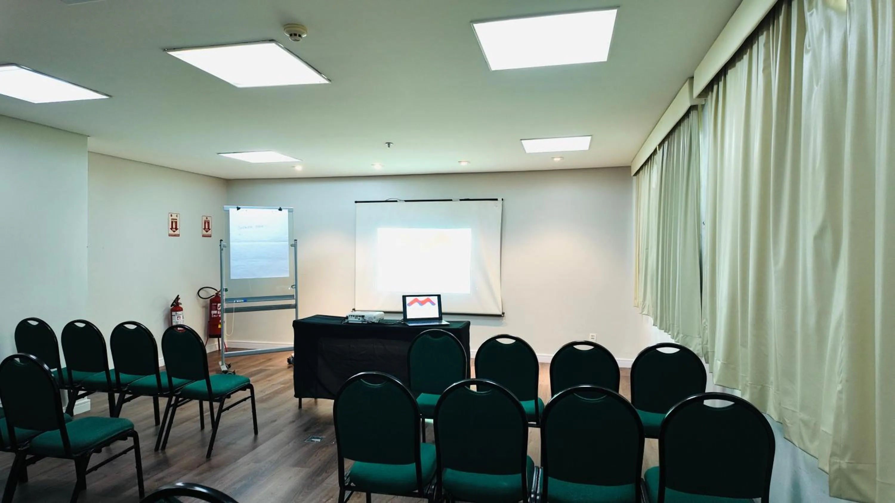Meeting/conference room in Express Vieiralves