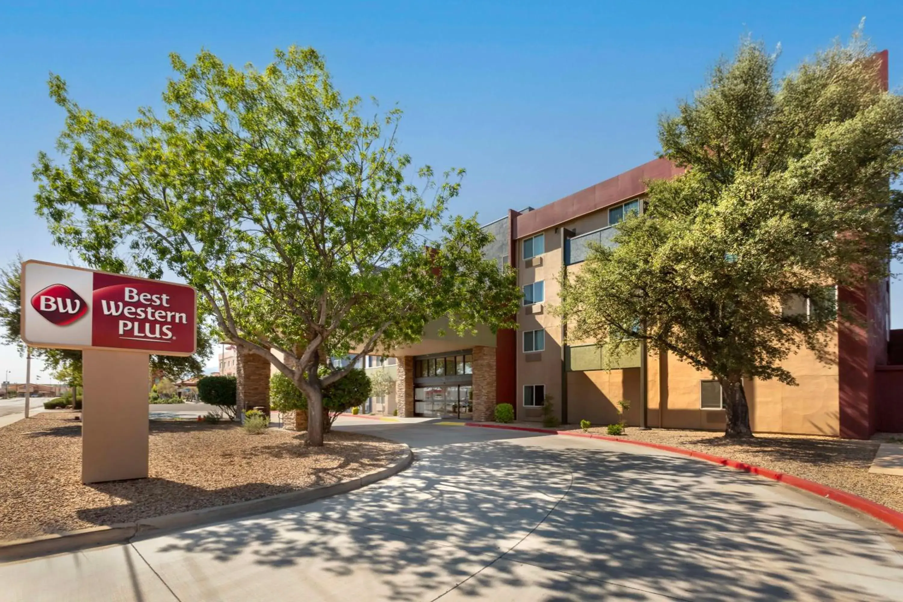 Property building in Best Western Plus Sun Canyon Property building in Best Western Plus Sun Canyon