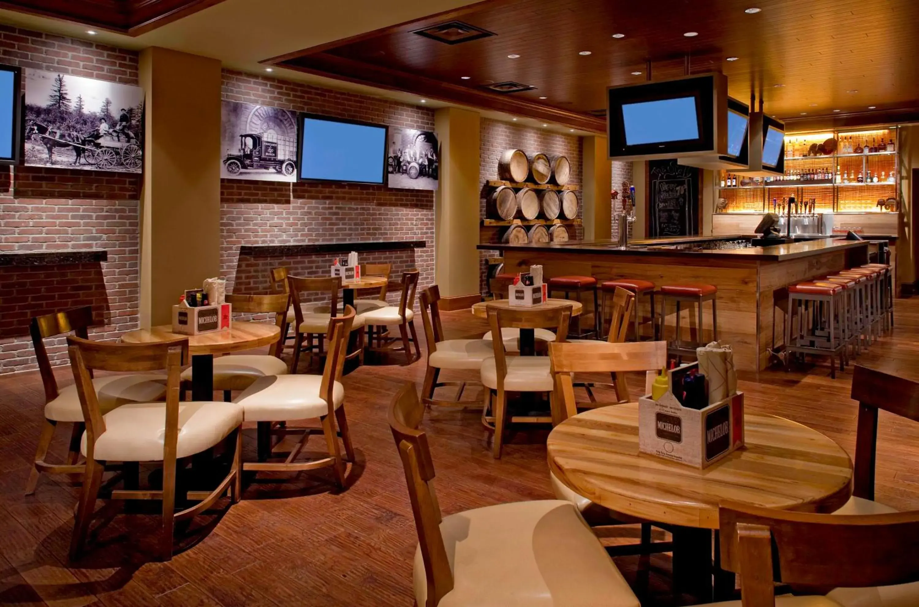 Restaurant/places to eat in Hyatt Regency Saint Louis at The Arch Restaurant/places to eat in Hyatt Regency Saint Louis at The Arch