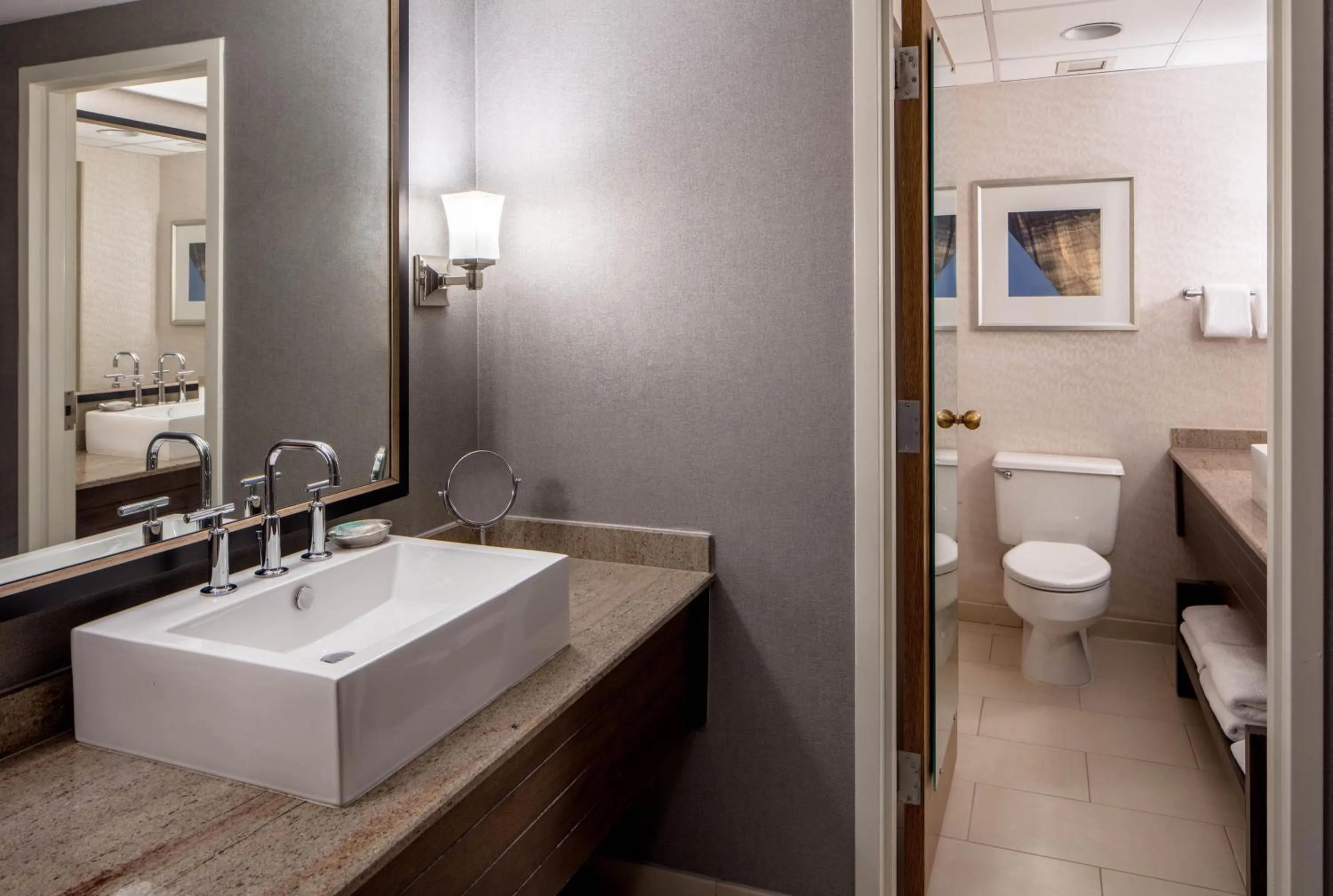 Bathroom in Hyatt Regency Saint Louis at The Arch