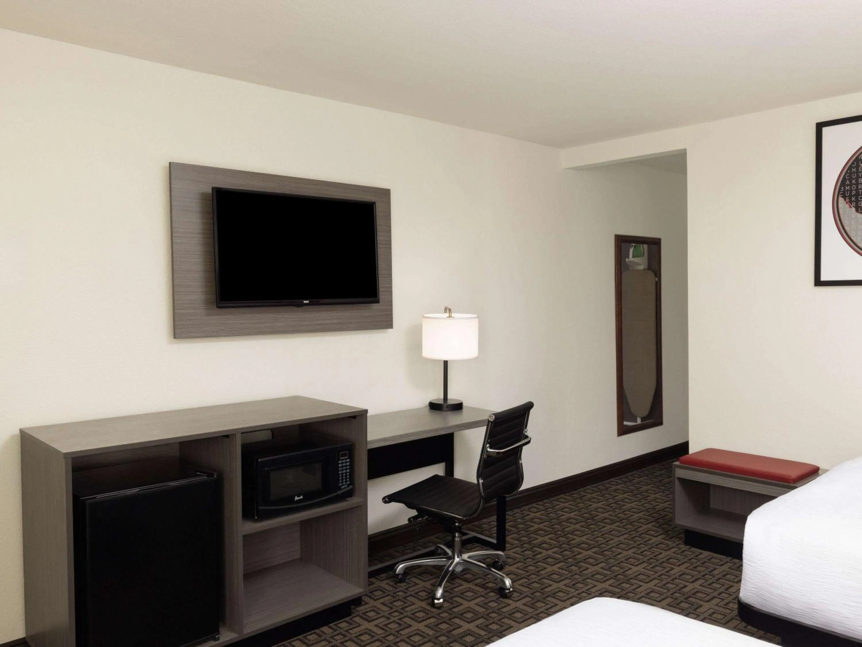 Photo of the whole room, Bed in Ramada by Wyndham Elko Hotel at Stockmen's Casino