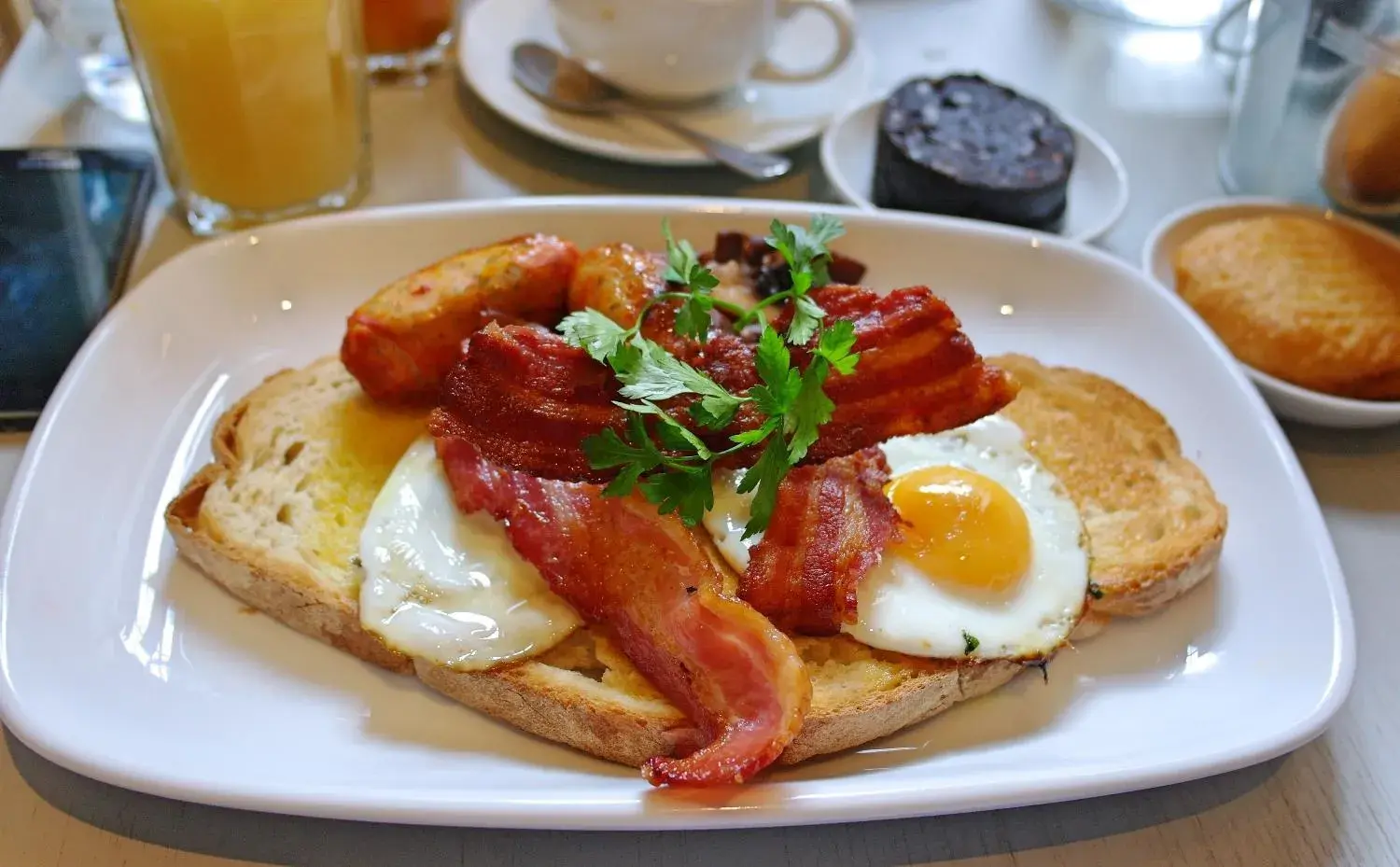 Breakfast in Paradise Hotel & Resort Breakfast in Paradise Hotel & Resort