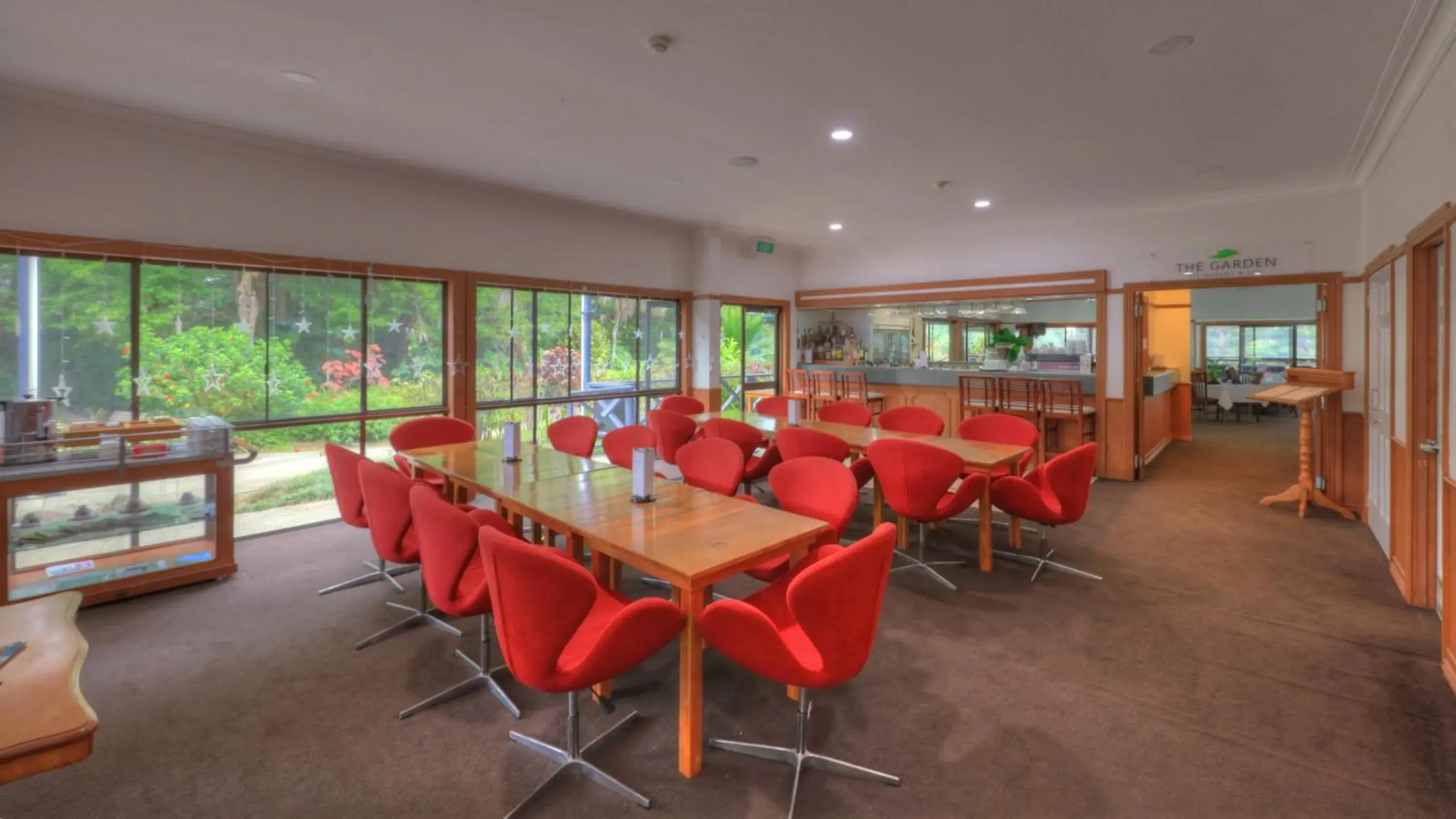 Restaurant/places to eat in Paradise Hotel & Resort Restaurant/places to eat in Paradise Hotel & Resort