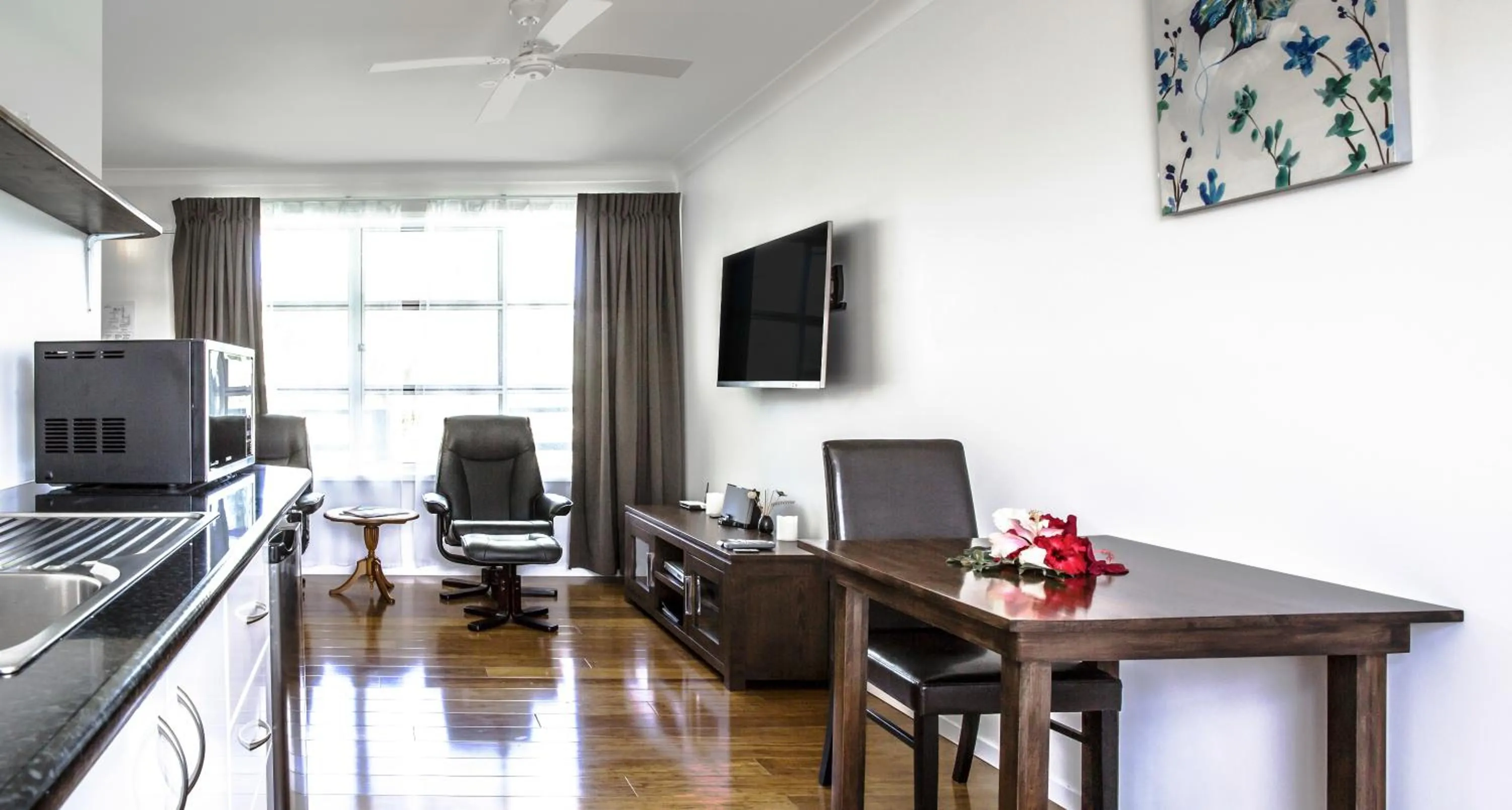 Photo of the whole room in Paradise Hotel & Resort