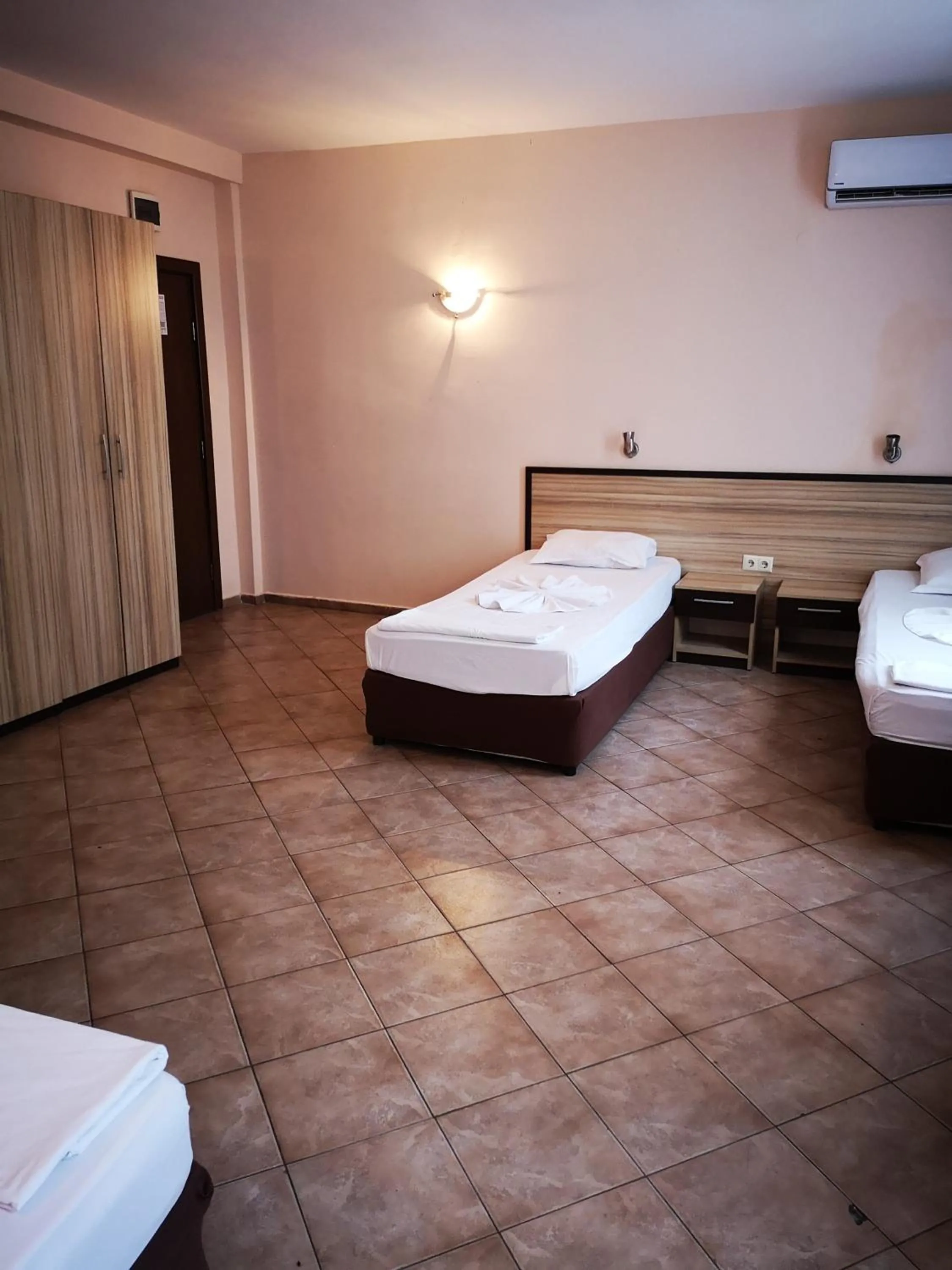 Bedroom, Bed in Hotel Varly Bryag