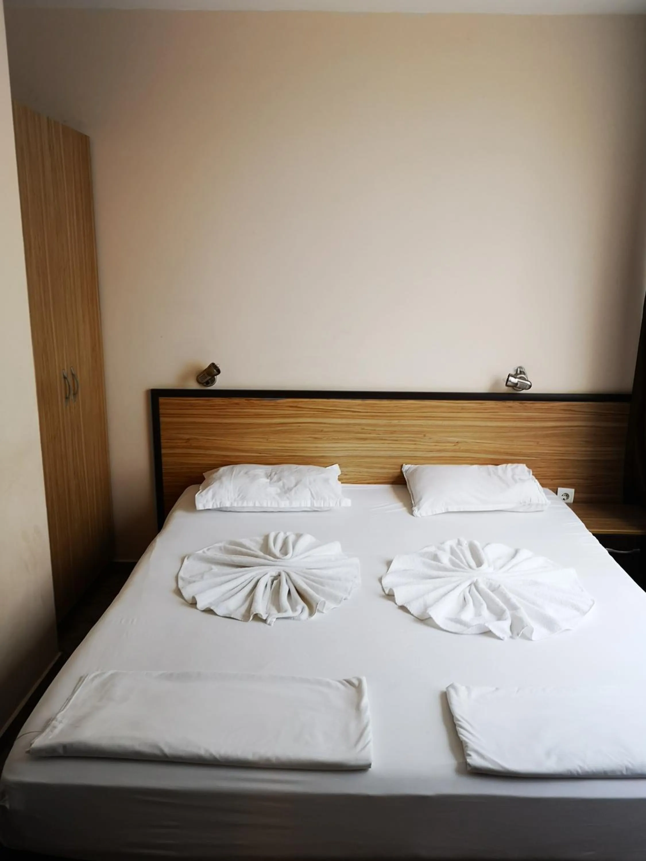 Bedroom, Bed in Hotel Varly Bryag