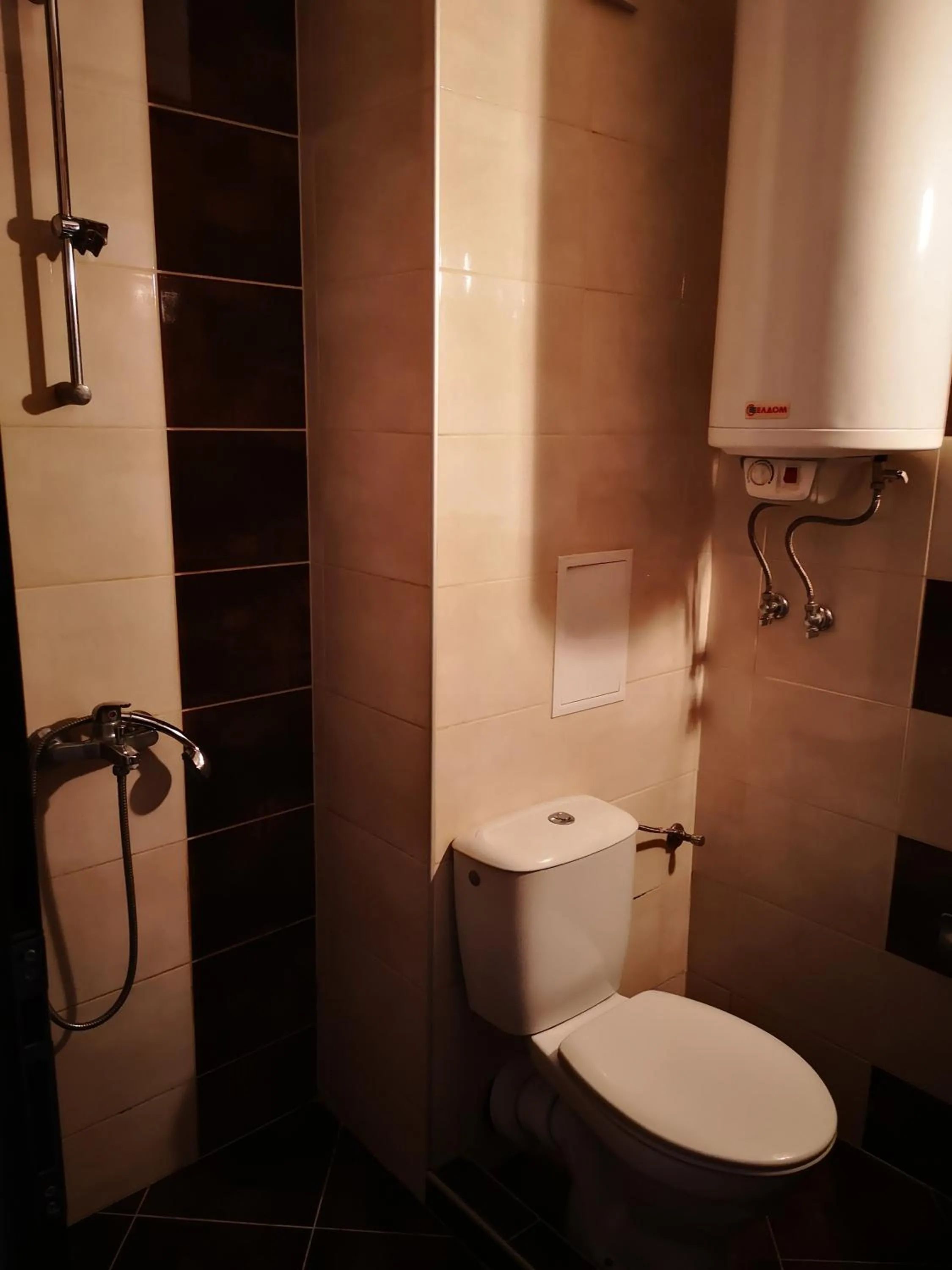 Bathroom in Hotel Varly Bryag