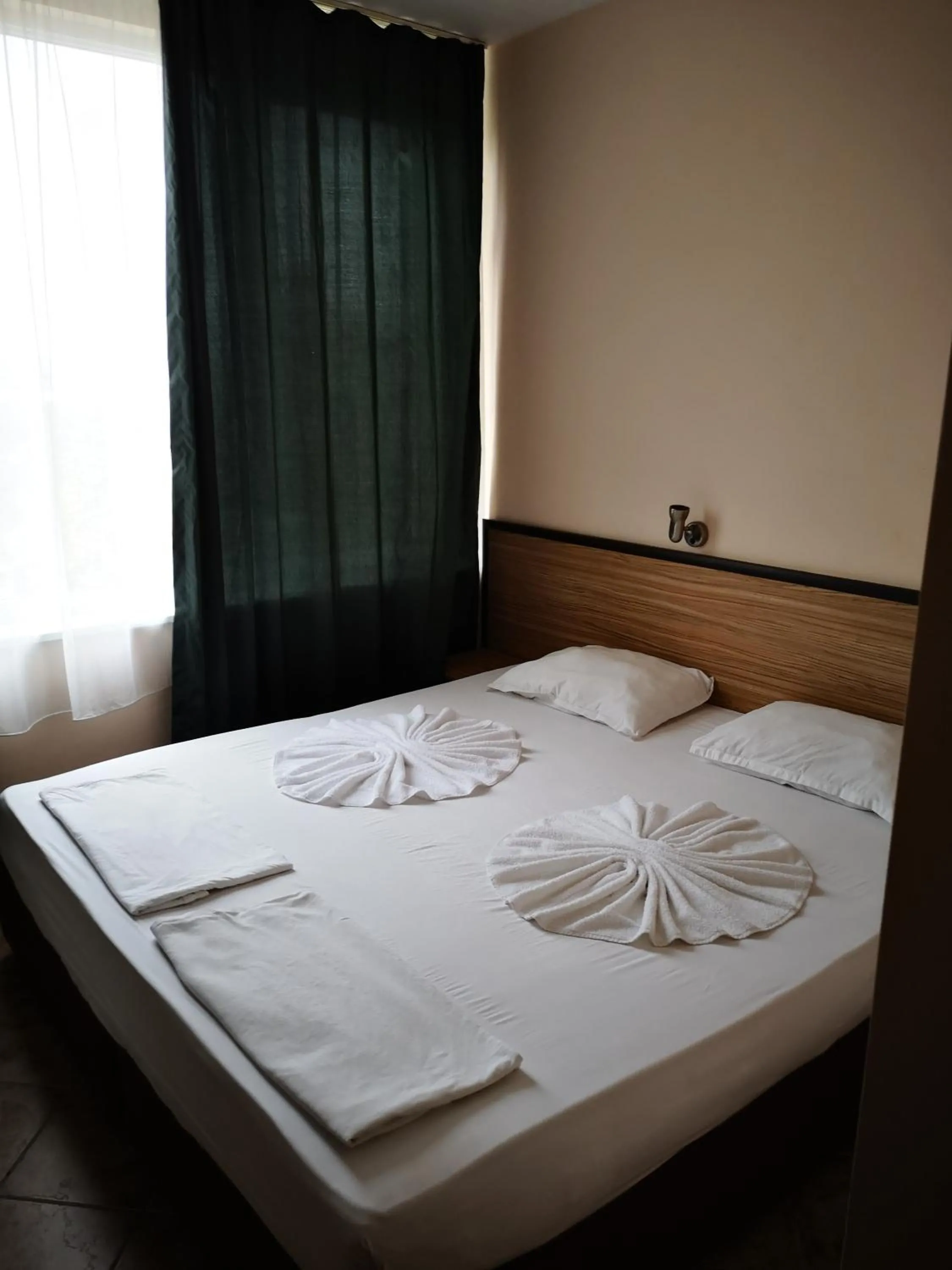 Bedroom, Bed in Hotel Varly Bryag
