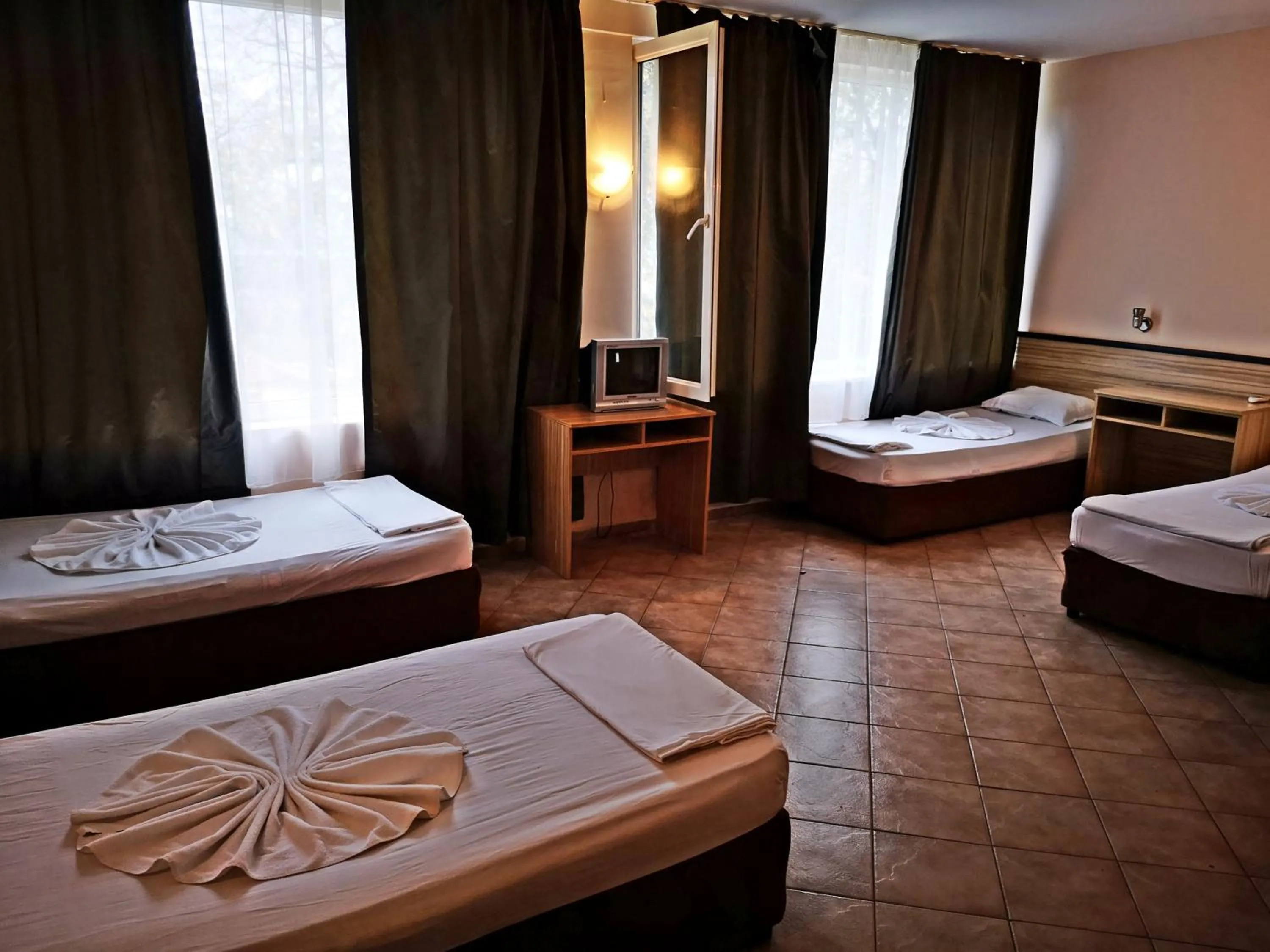Bedroom, Bed in Hotel Varly Bryag
