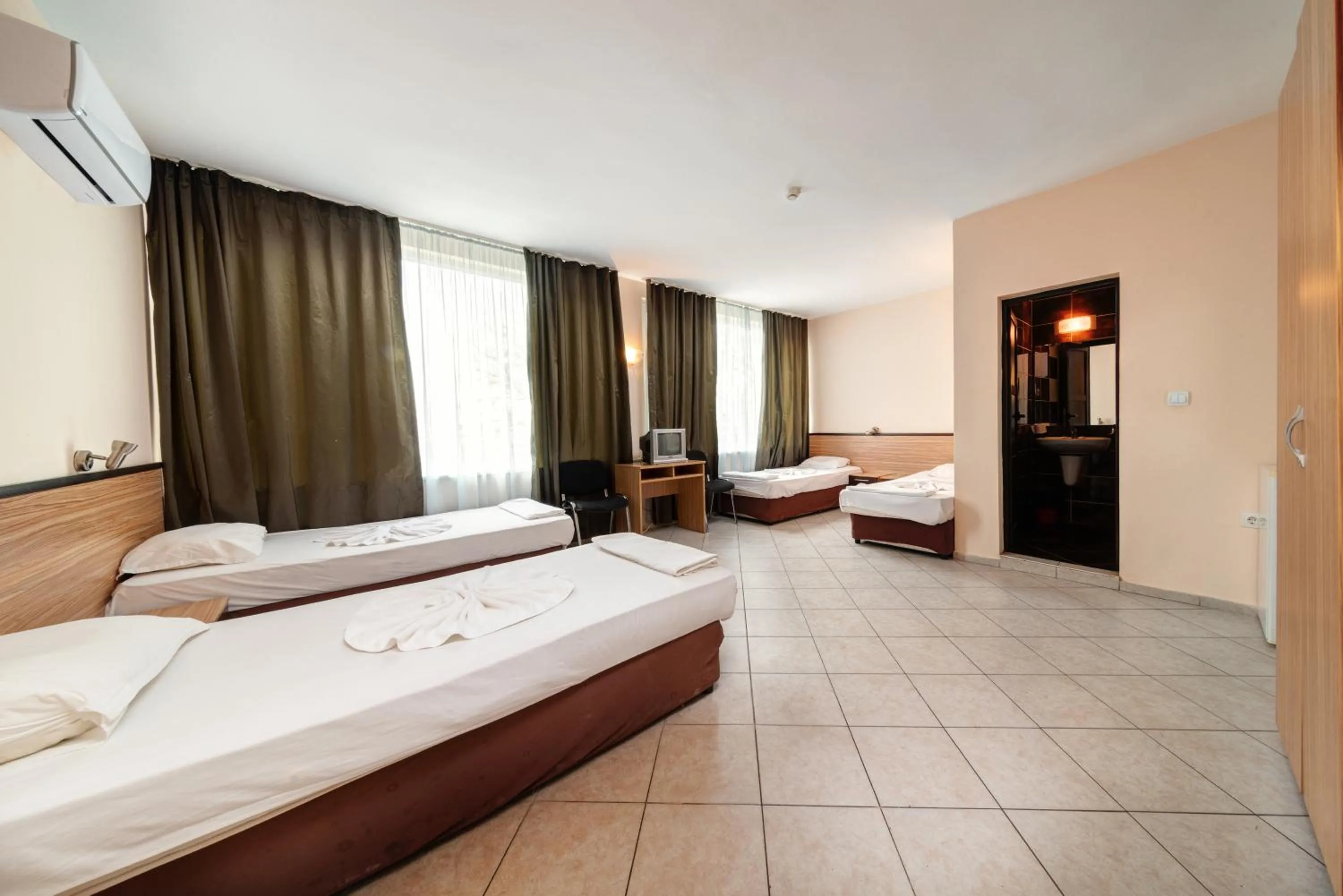 Bed in Hotel Varly Bryag