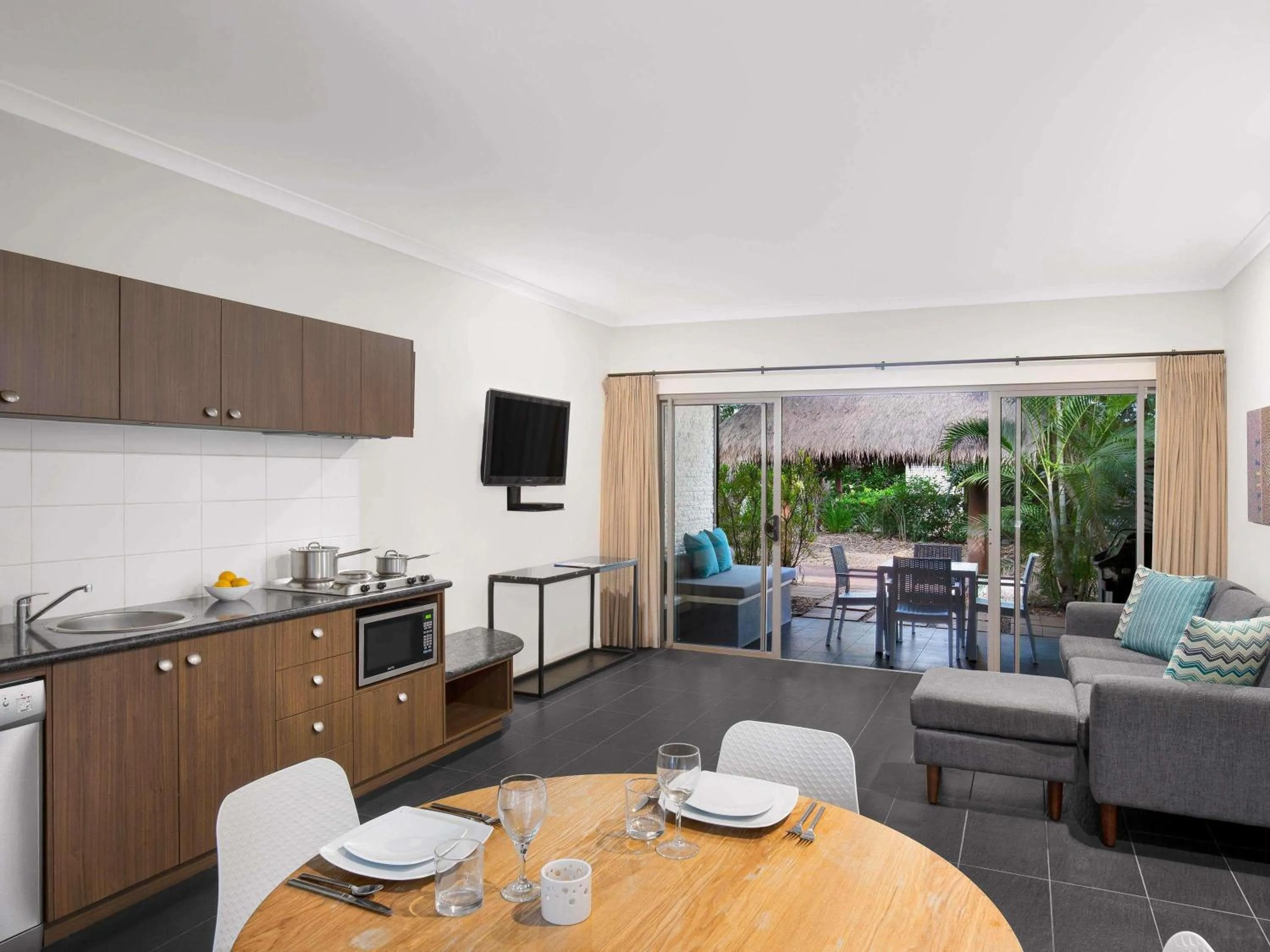 Property building in Mantra Frangipani Broome