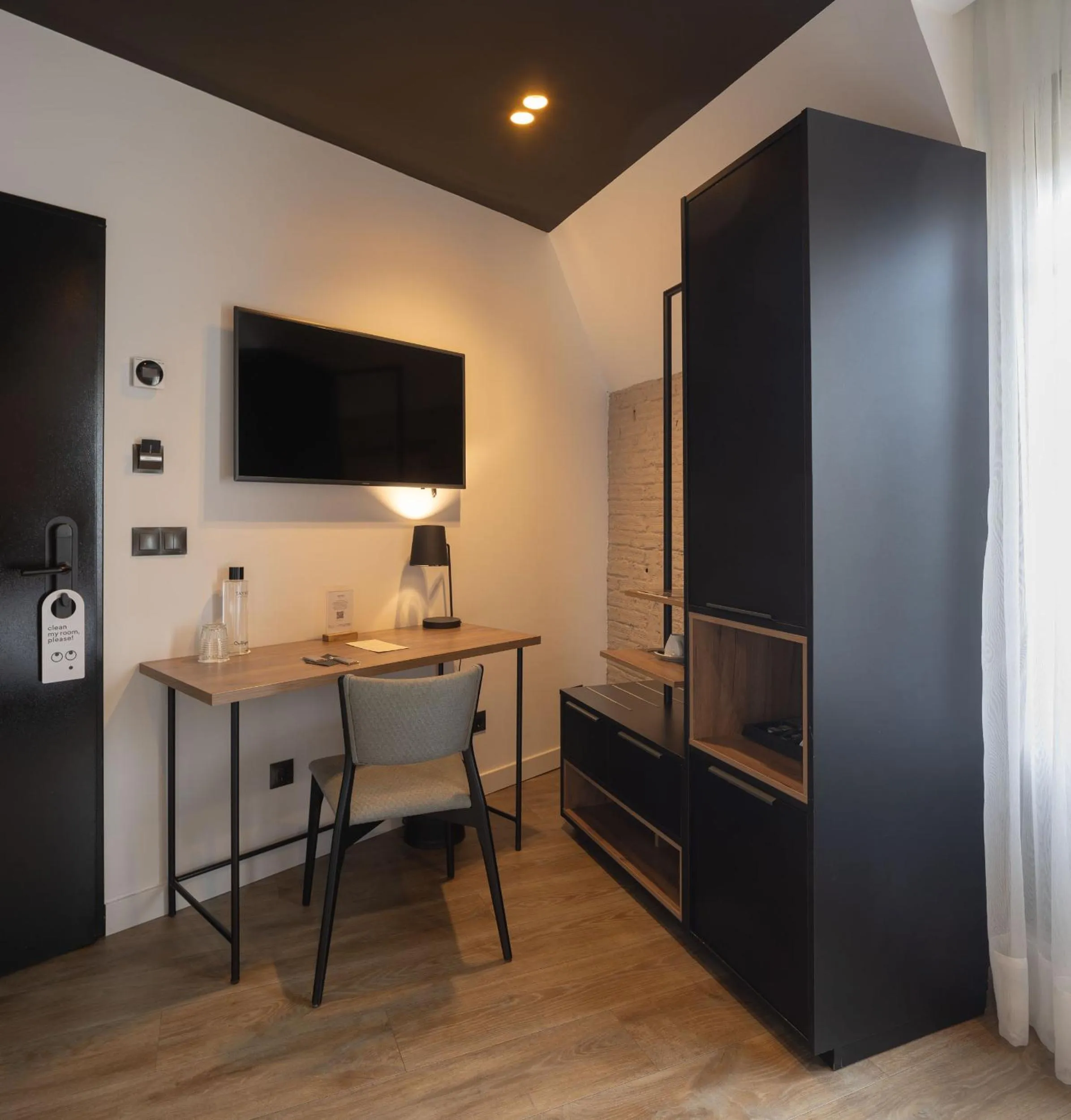 Bedroom in Hotel Tayko Bilbao