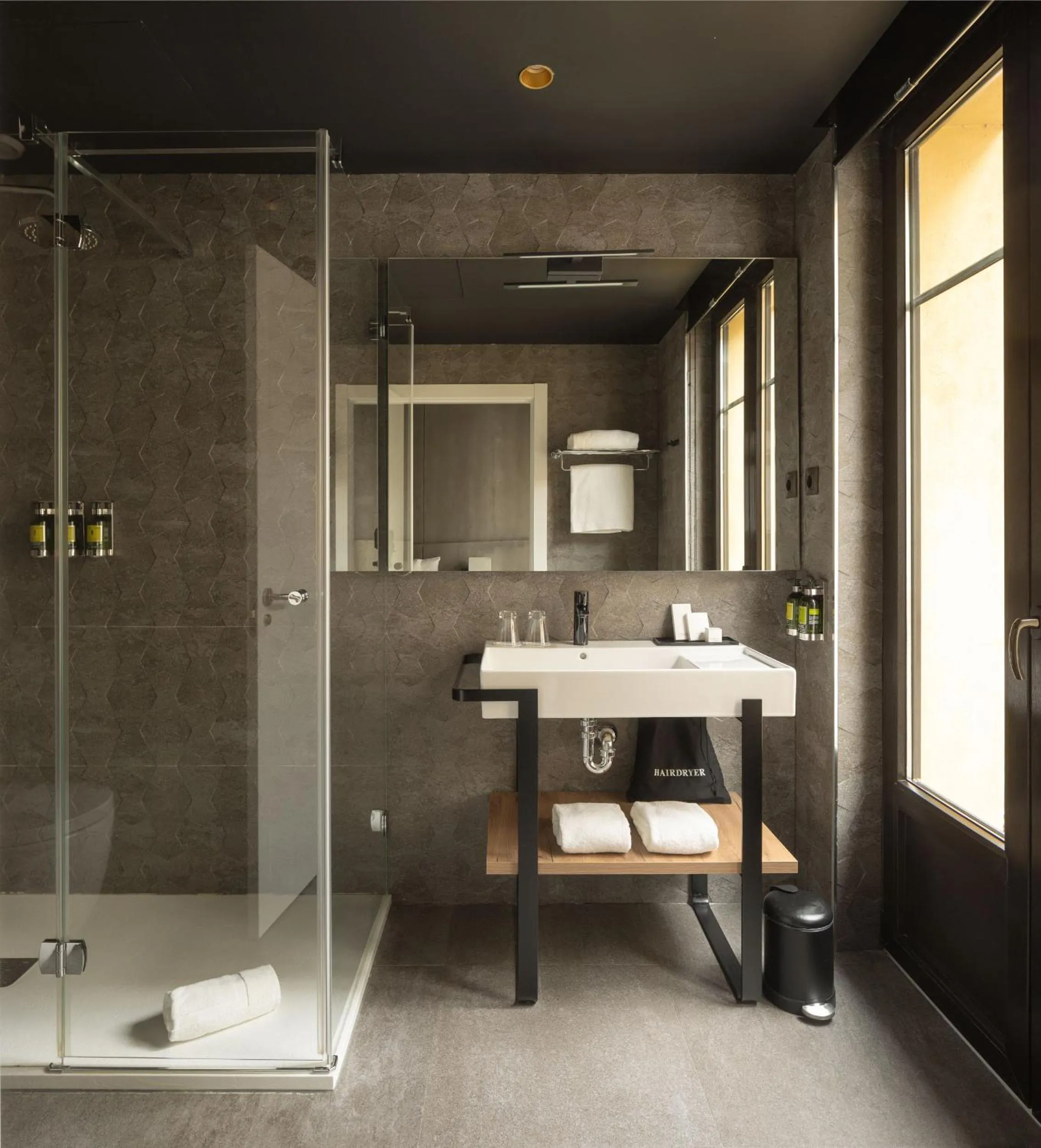 Shower in Hotel Tayko Bilbao