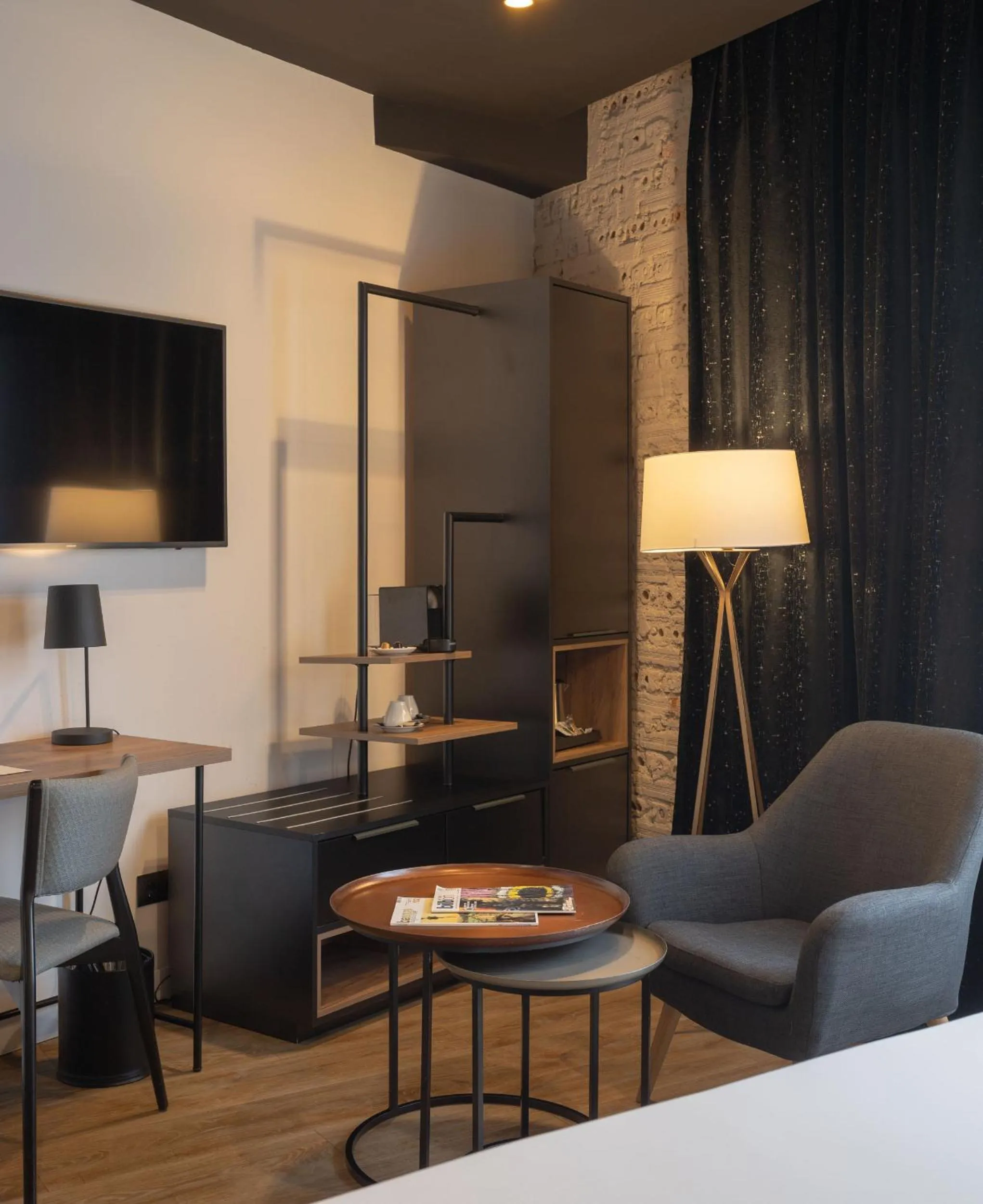 Bedroom, Bed in Hotel Tayko Bilbao