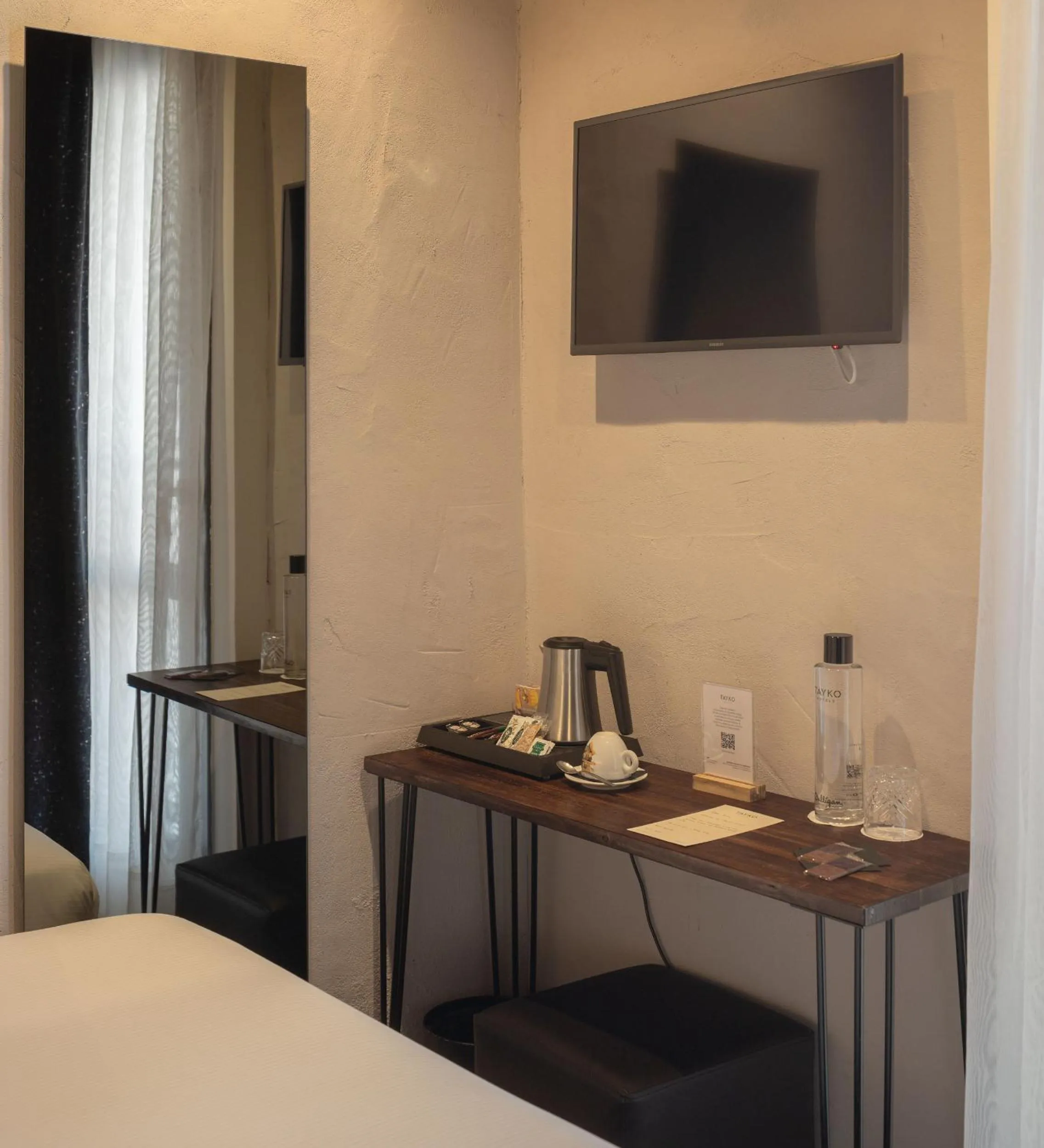 Bedroom, Bed in Hotel Tayko Bilbao