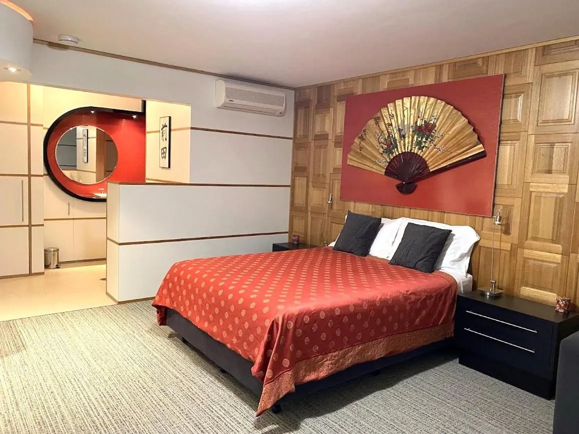 Guests, Bed in The Retreat at Froog Moore Park