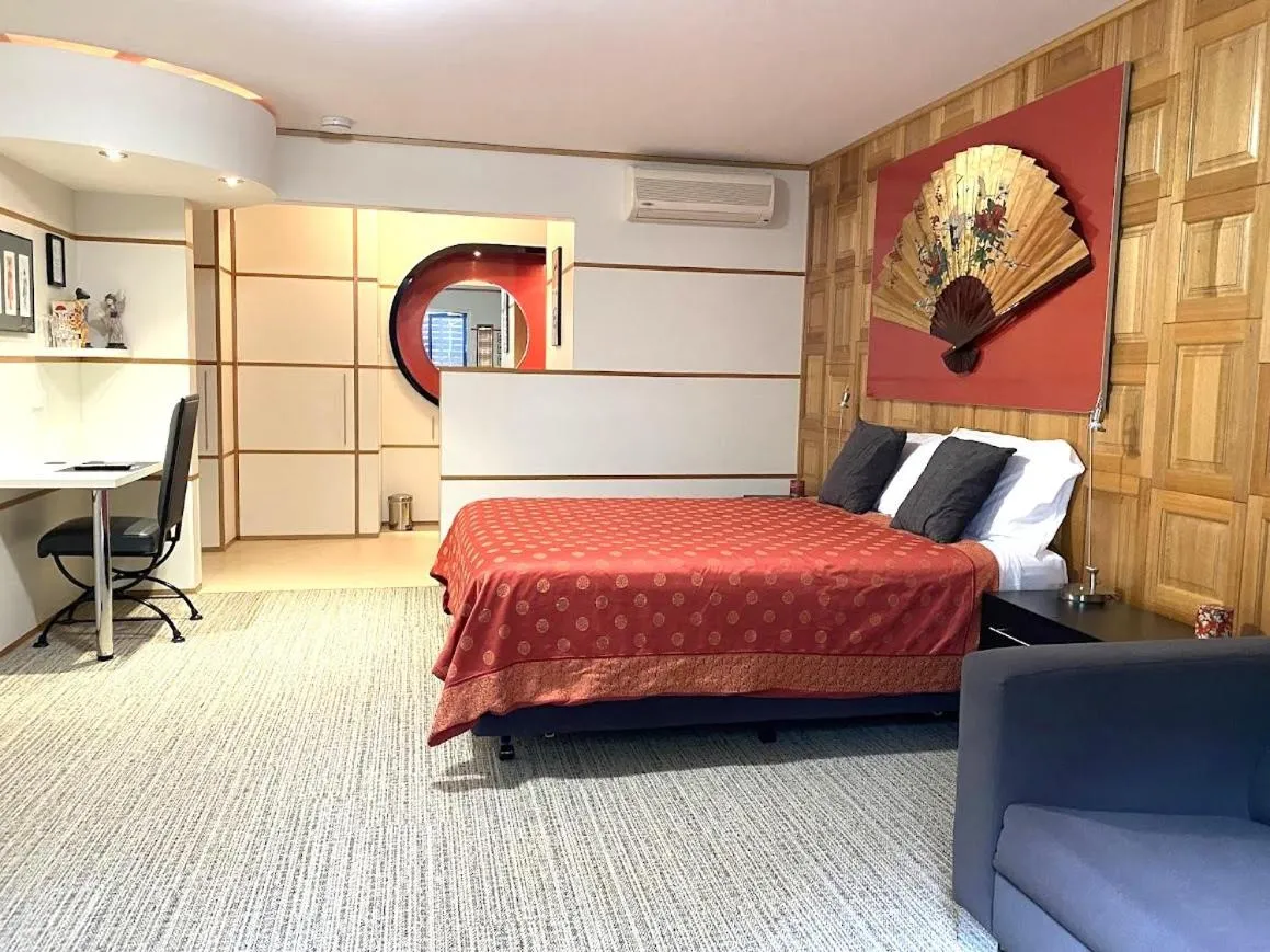 Bed in The Retreat at Froog Moore Park