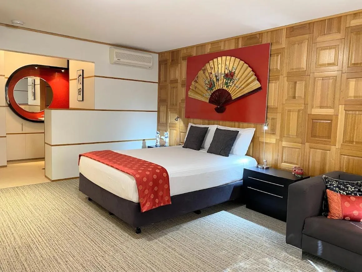 Guests, Bed in The Retreat at Froog Moore Park